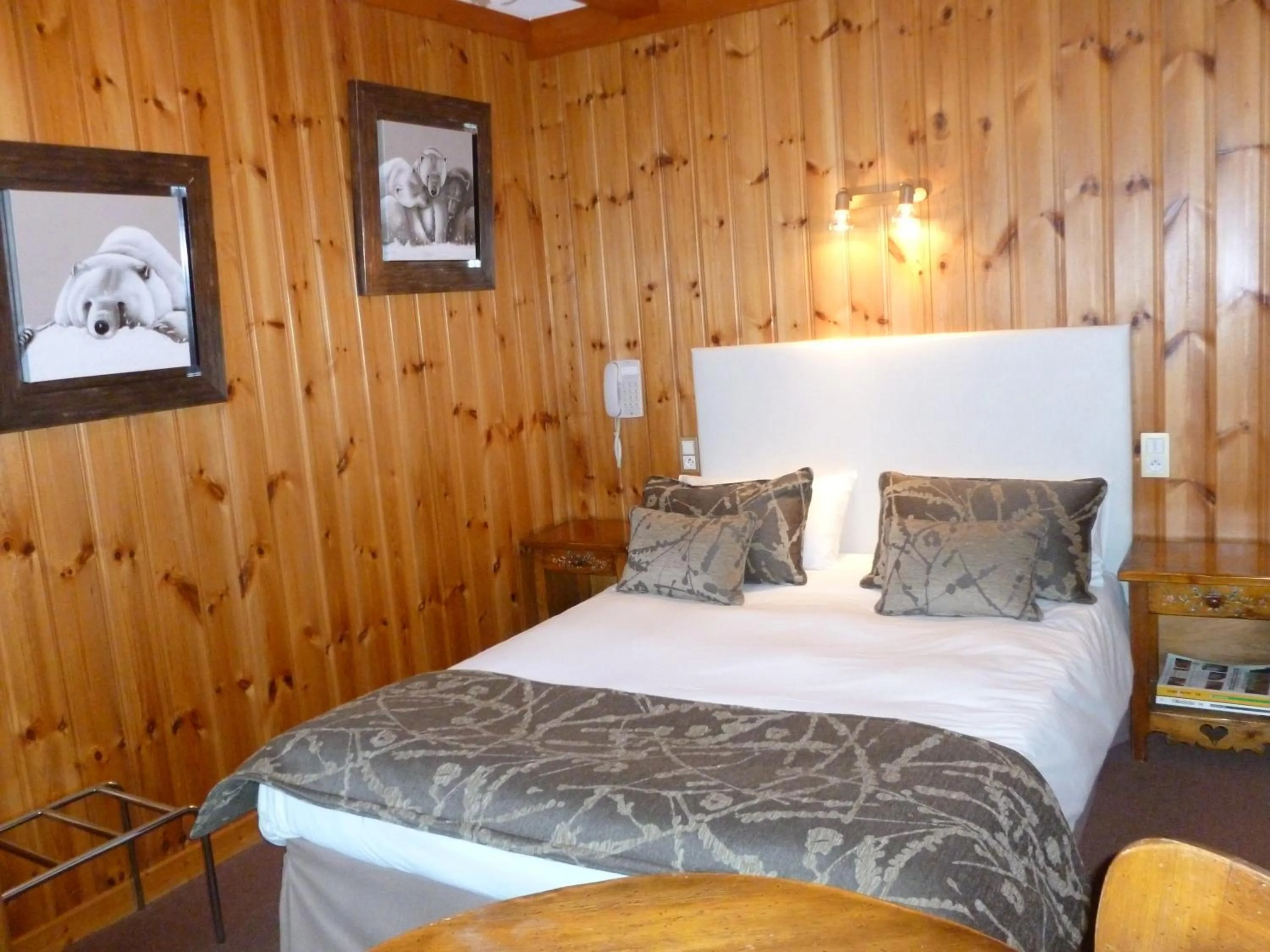 Bed in Aiguille du Midi - Hôtel & Restaurant