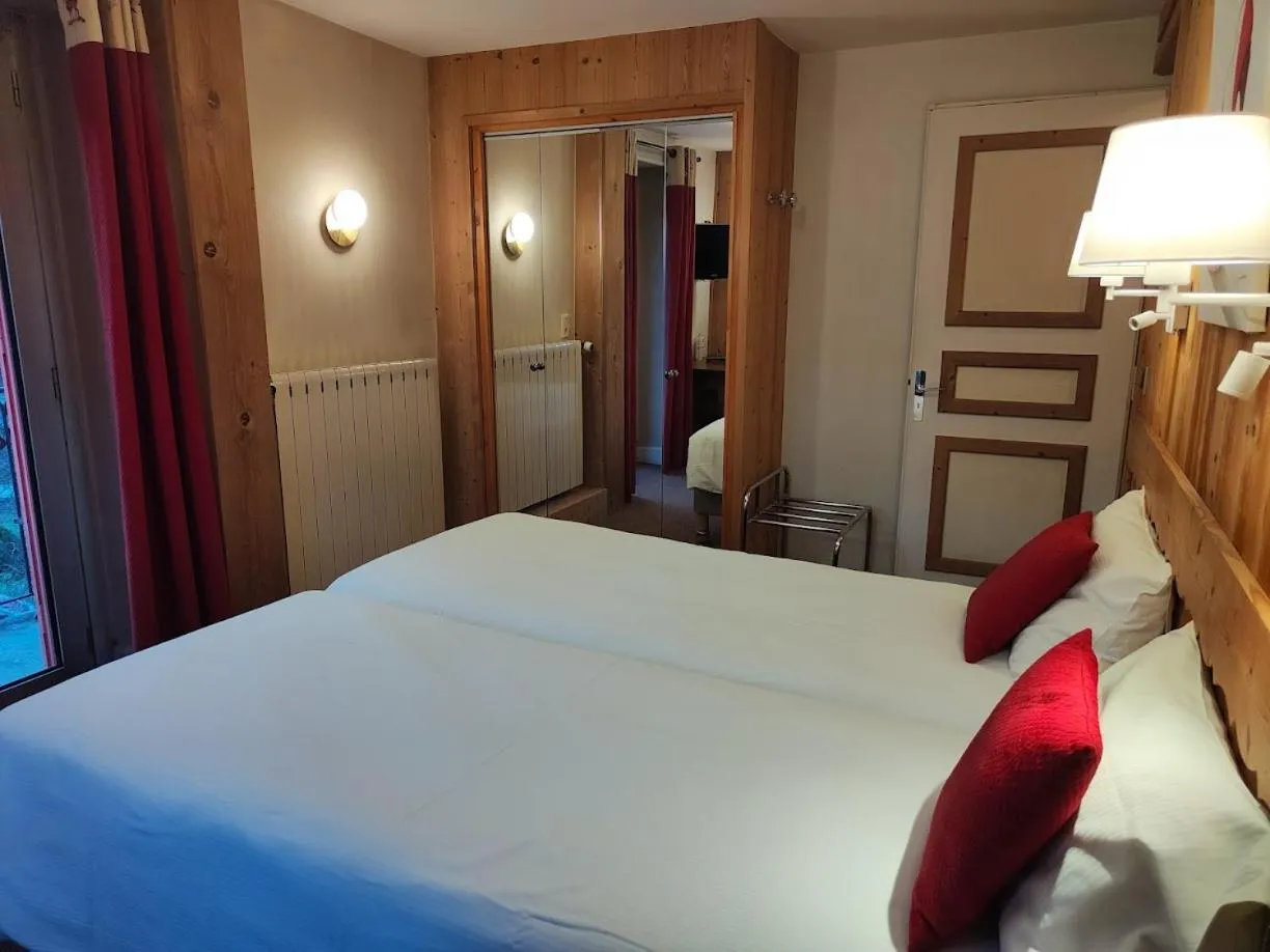 Bed in Aiguille du Midi - Hôtel & Restaurant