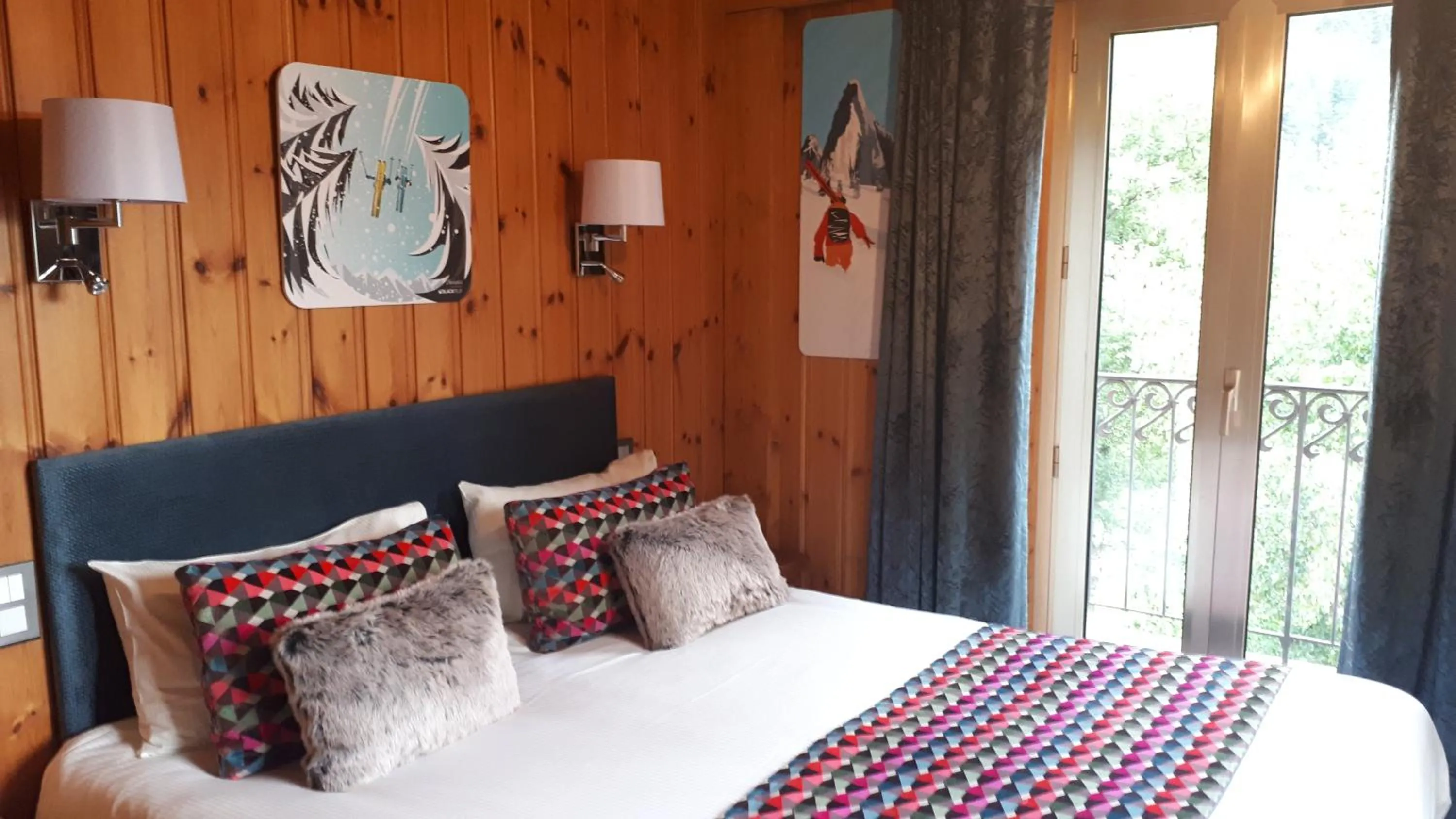 Bed in Aiguille du Midi - Hôtel & Restaurant