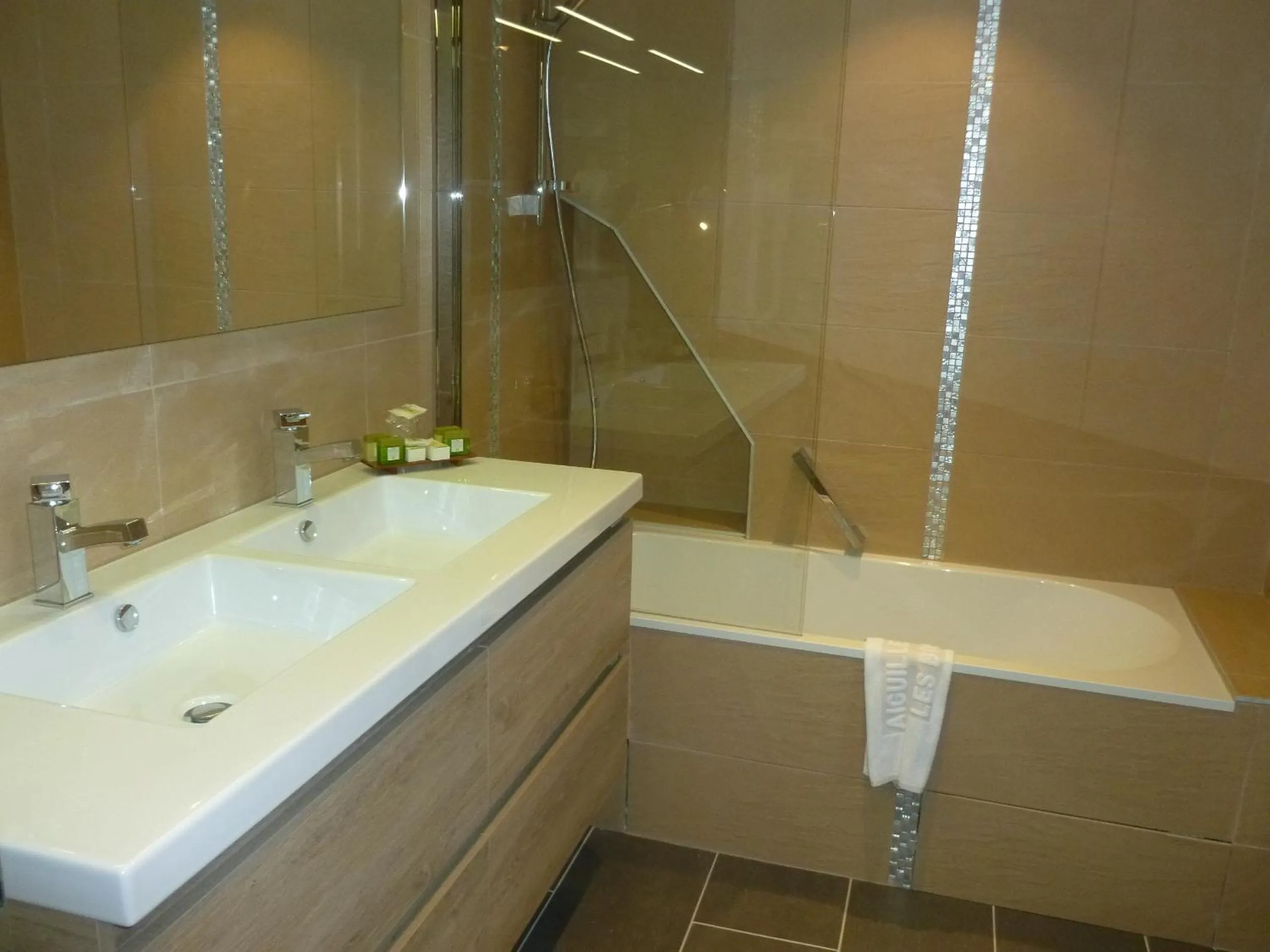 Bathroom in Aiguille du Midi - Hôtel & Restaurant