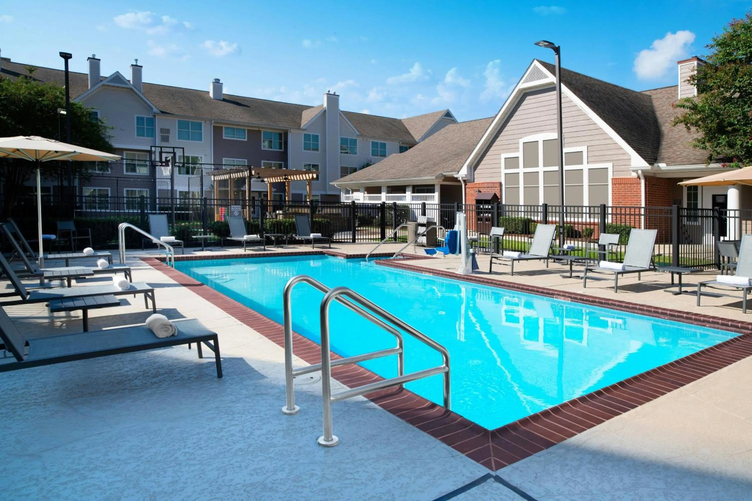 Swimming pool in Residence Inn by Marriott New Orleans Metairie