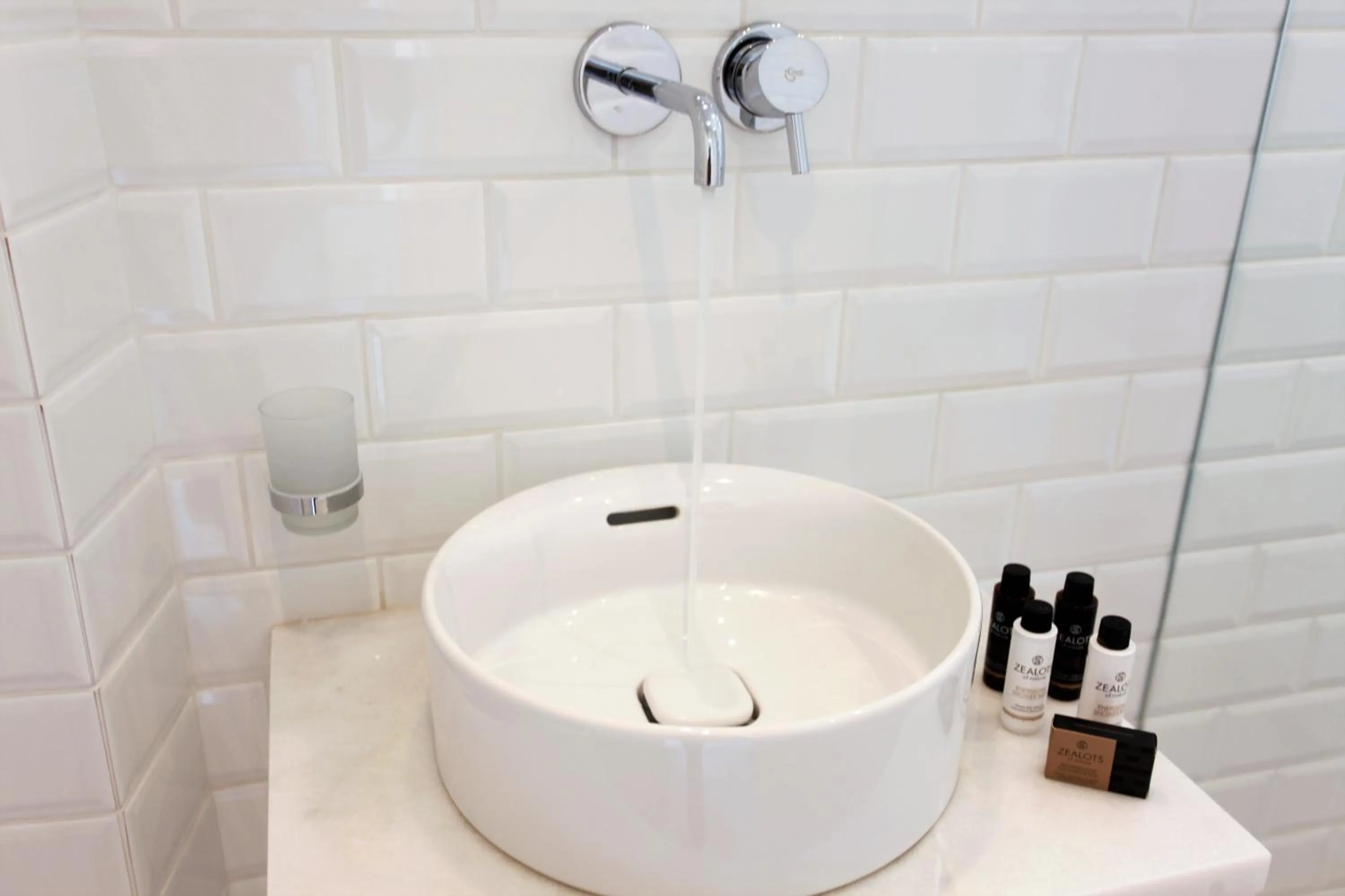 Bathroom in Argonauta Hotel