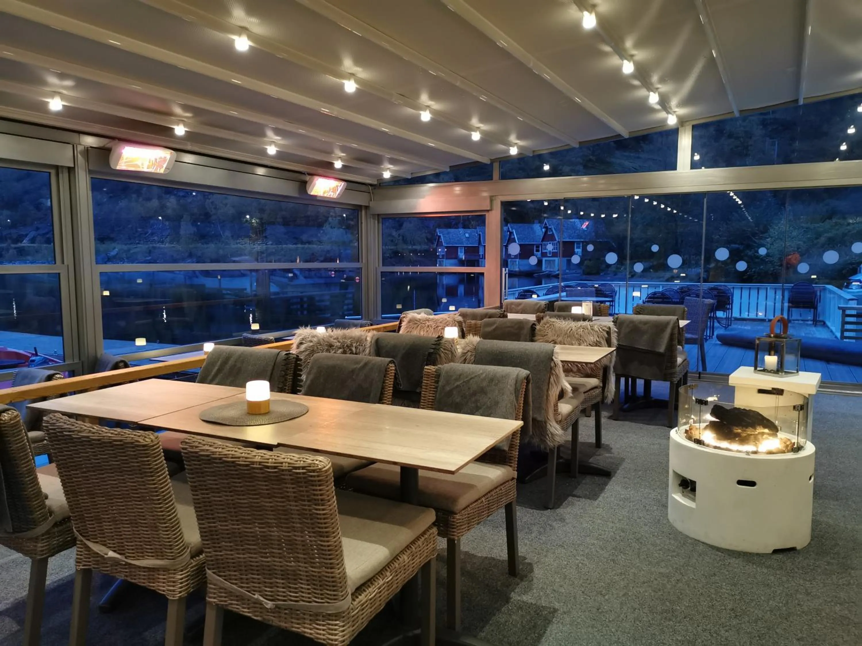 Lunch in Flåm Marina