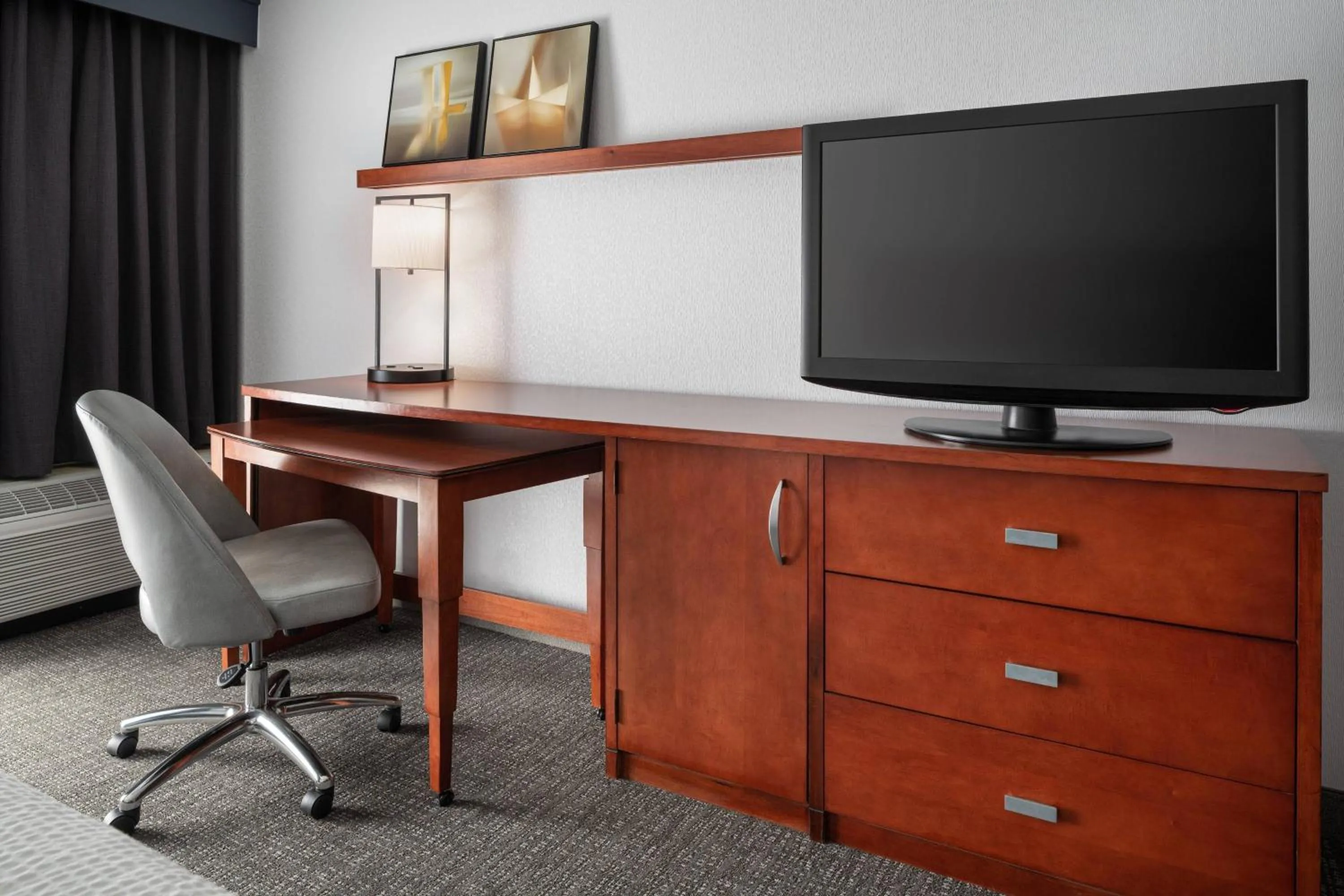 Photo of the whole room in Courtyard by Marriott Pleasanton