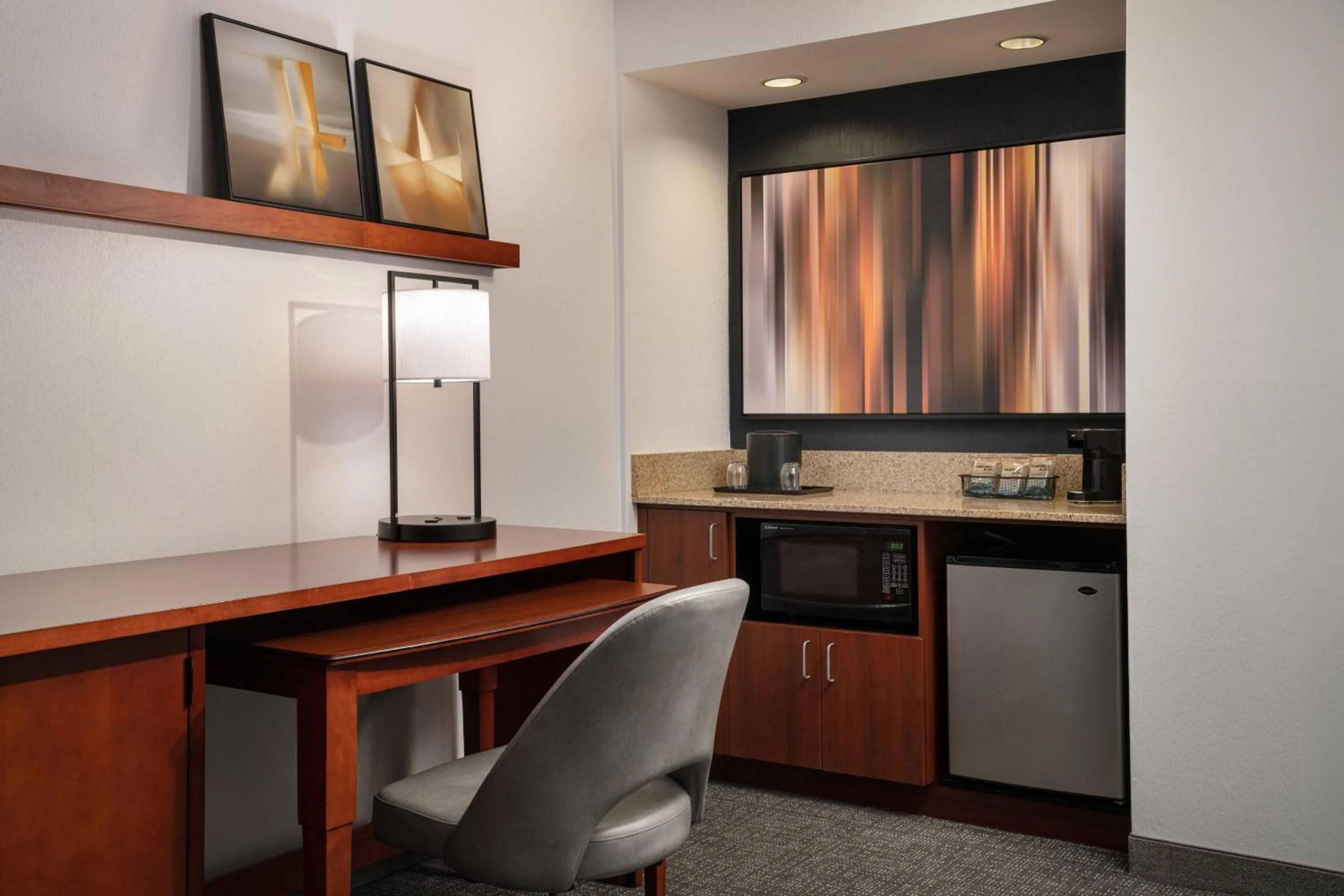 Kitchen or kitchenette in Courtyard by Marriott Pleasanton