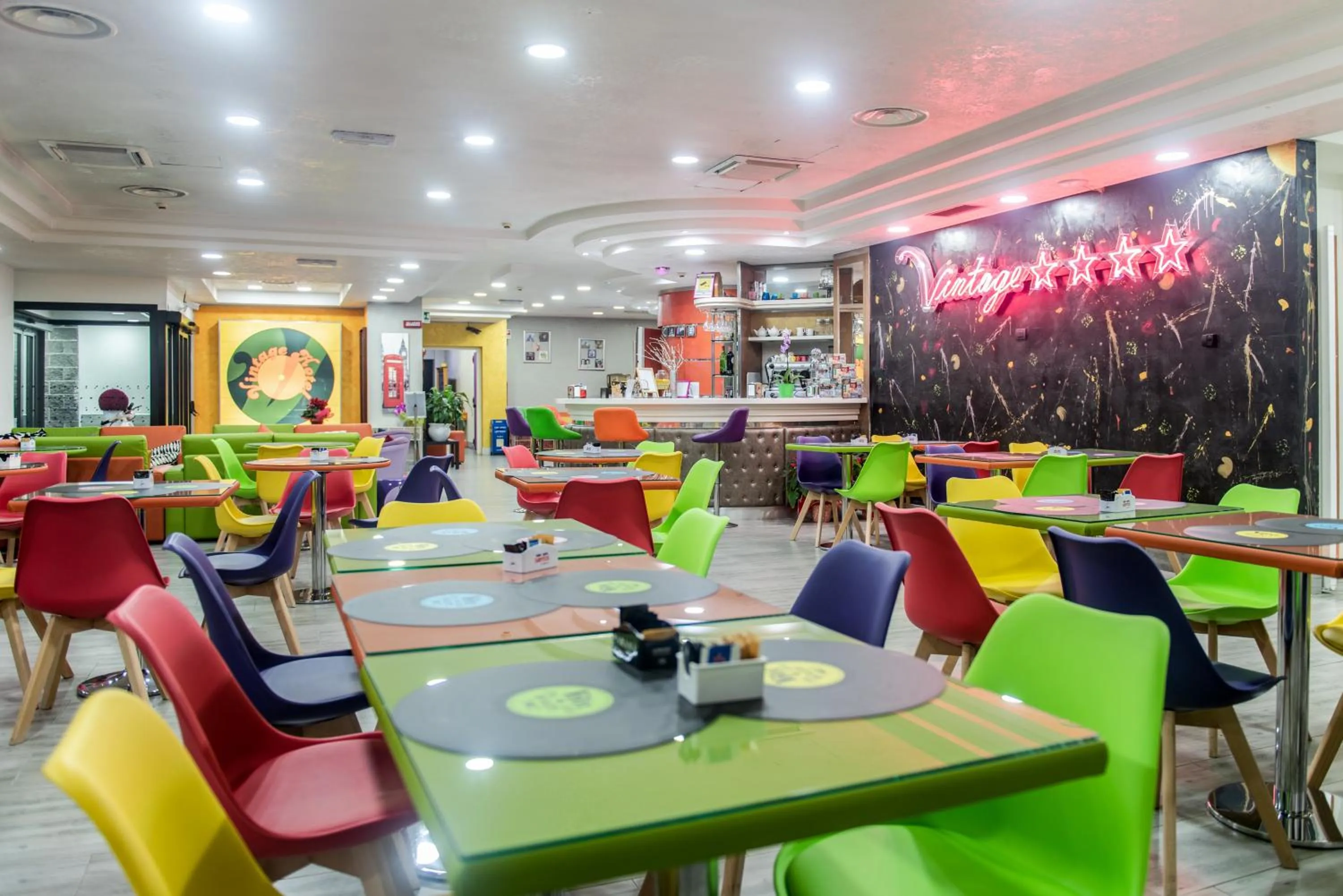 Restaurant/places to eat in ibis Styles Roma Vintage