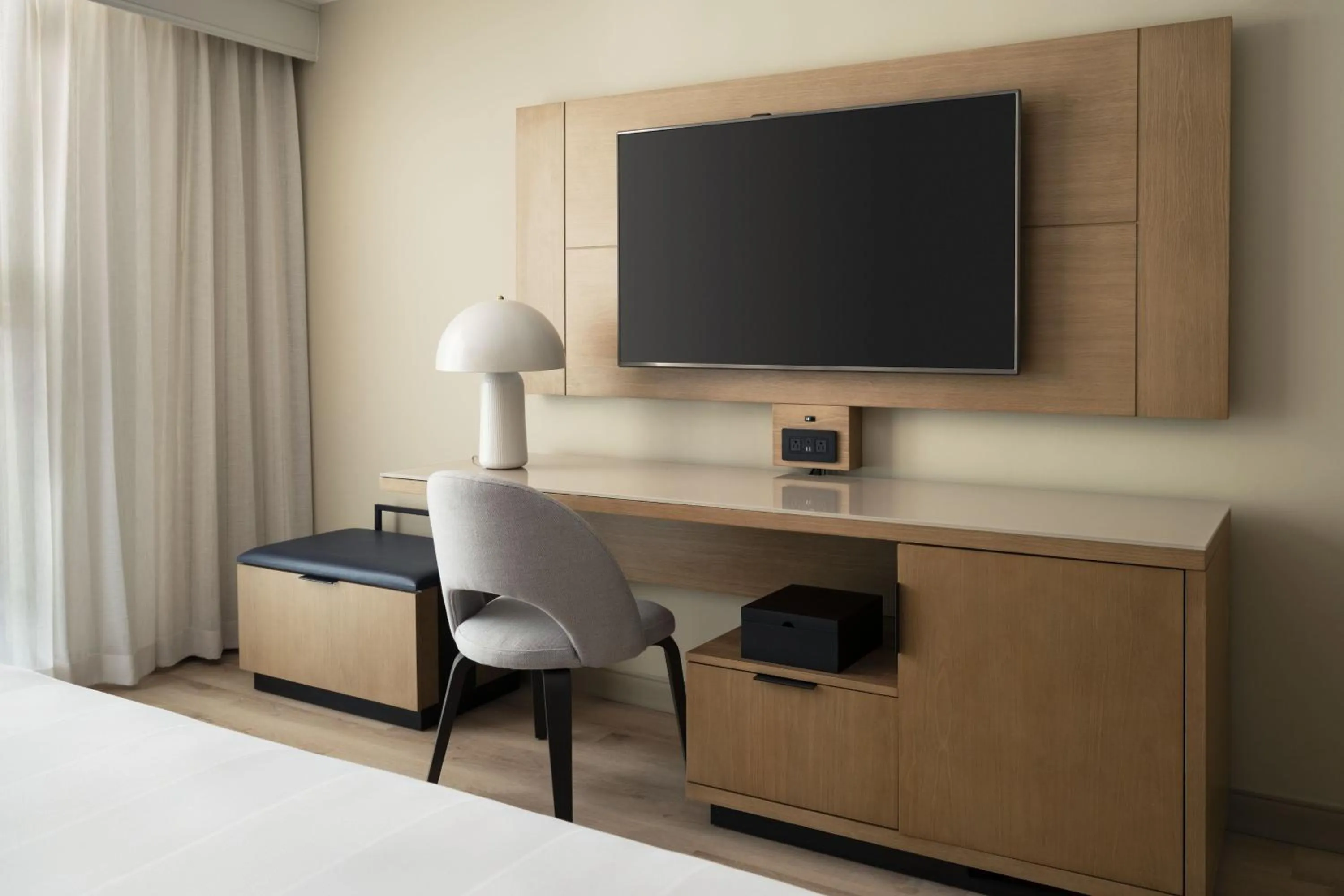 Photo of the whole room, Bed in San Ramon Marriott