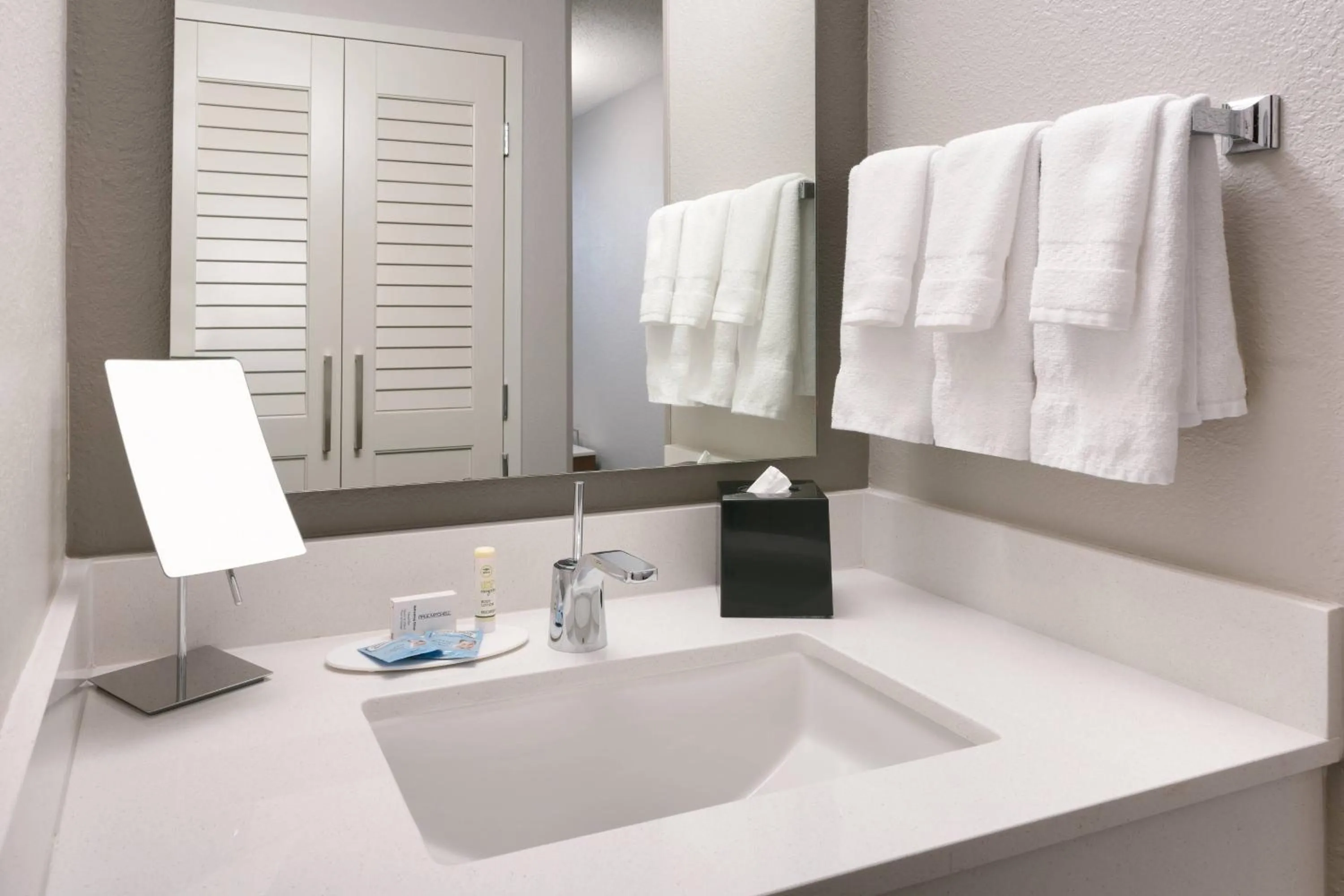 Bathroom in Courtyard by Marriott Oklahoma City Northwest