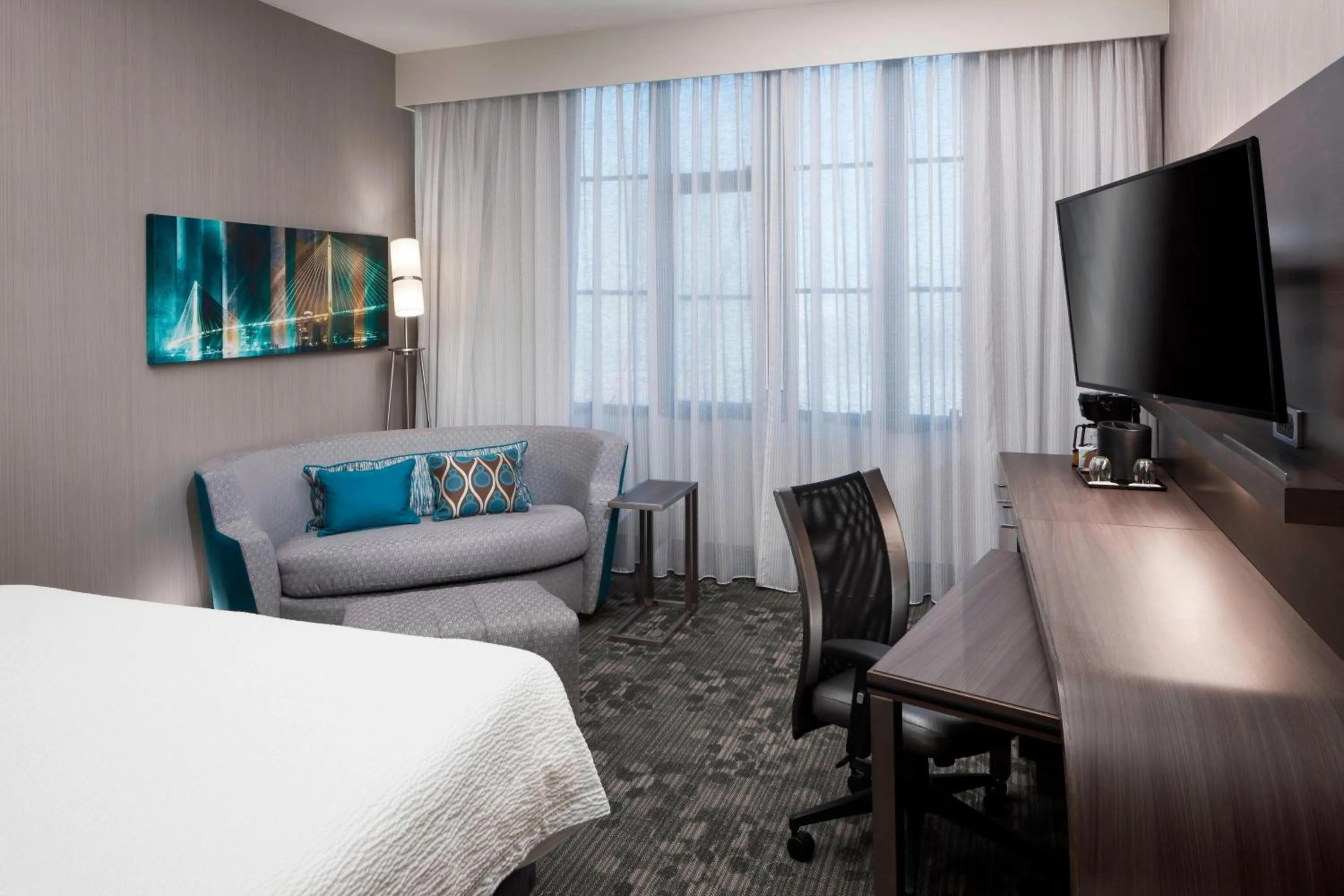 Photo of the whole room, Bed in Courtyard Omaha Downtown/Old Market Area