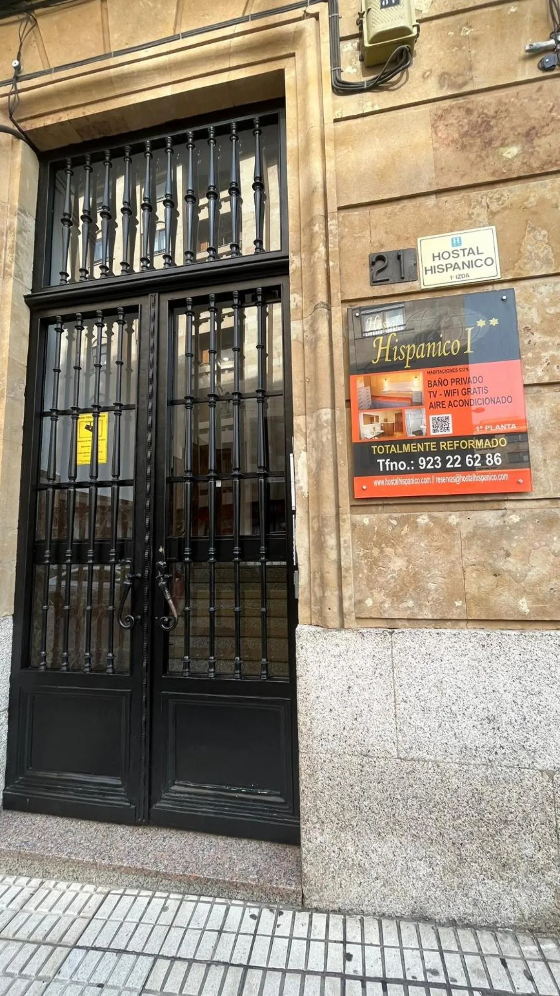 Facade/entrance in Hostal Hispanico I