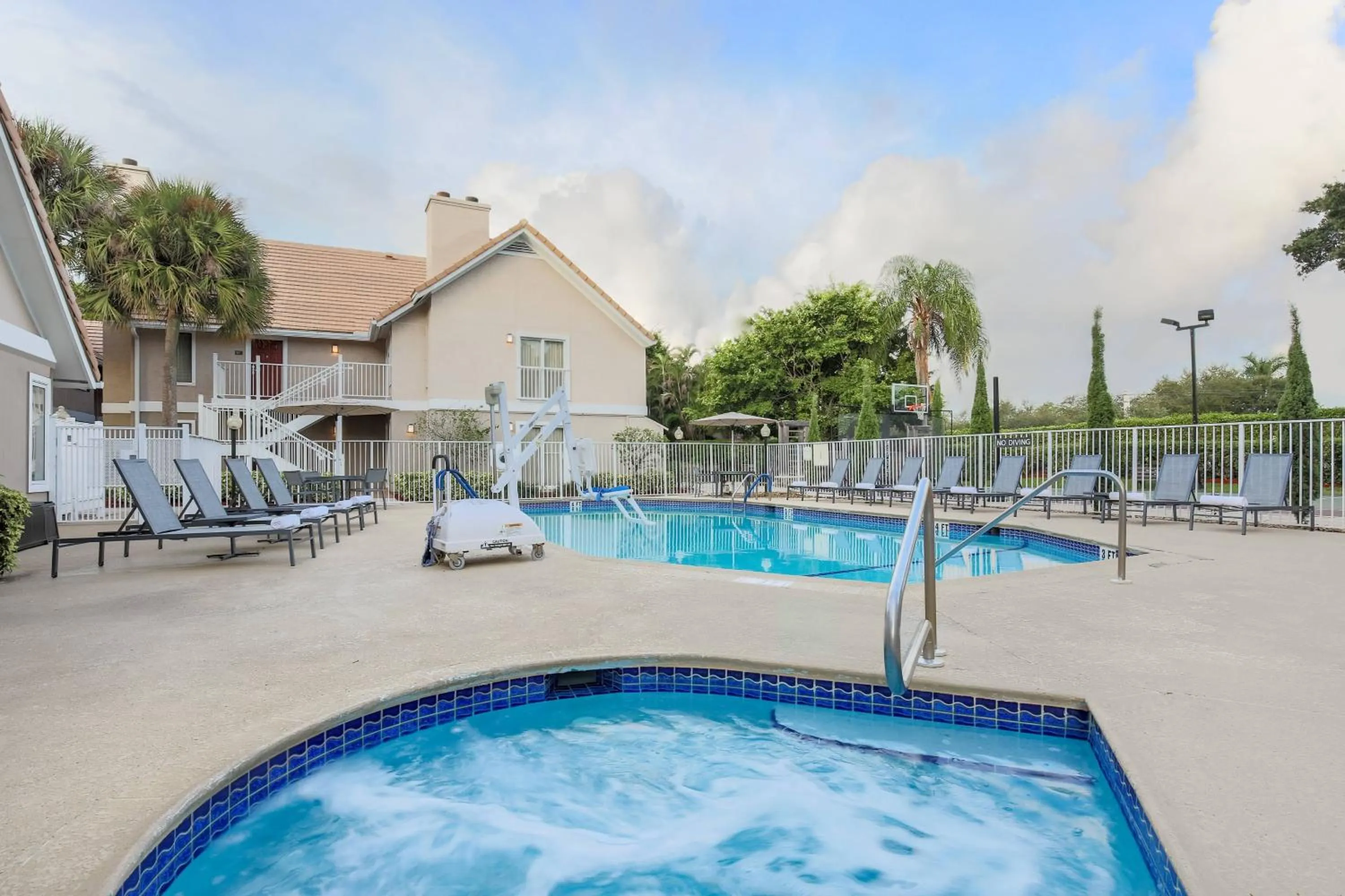 Swimming pool in Residence Inn Boca Raton
