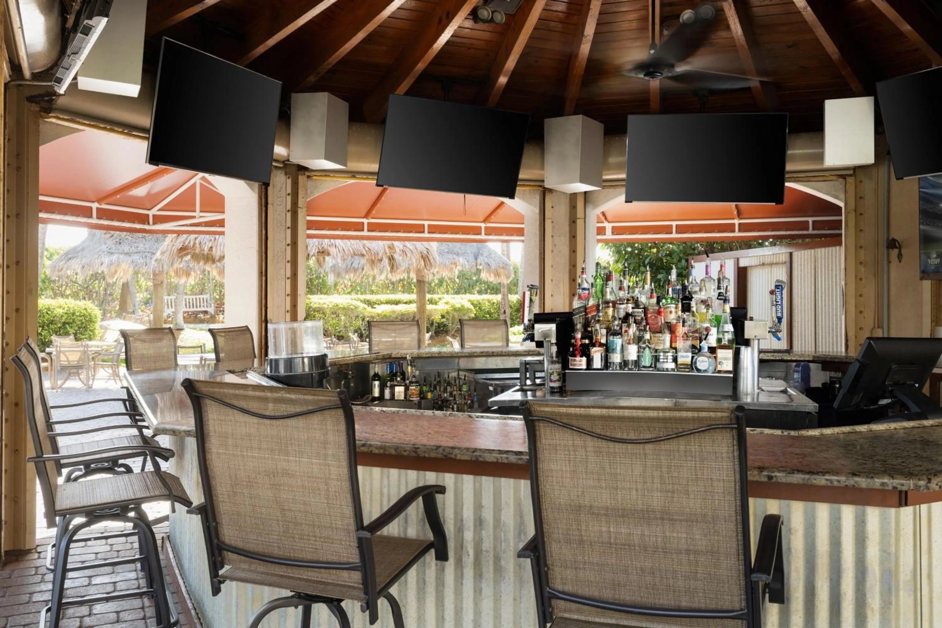 Swimming pool in Marriott's Ocean Pointe