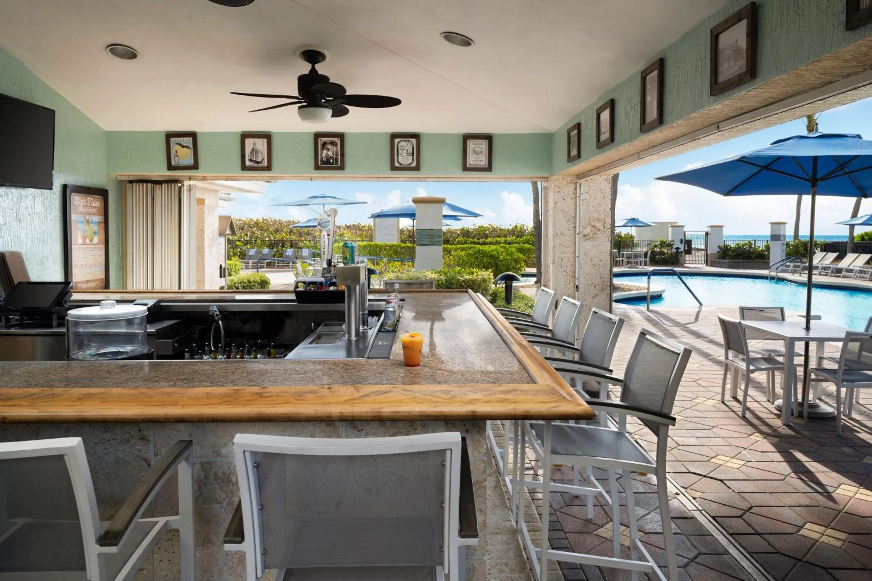 Swimming pool in Marriott's Ocean Pointe