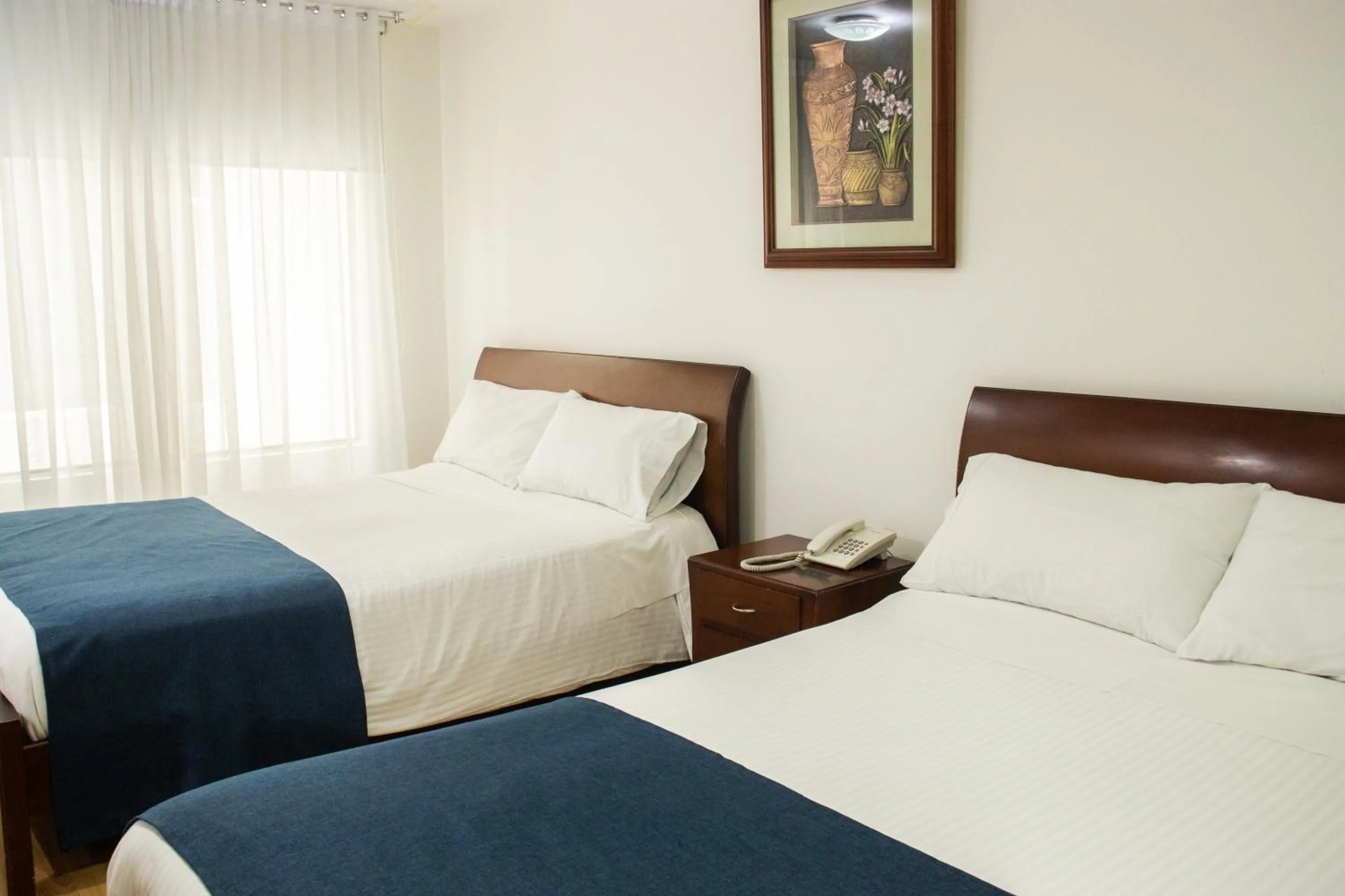 Photo of the whole room, Bed in Nogal Suite Hotel Pasto