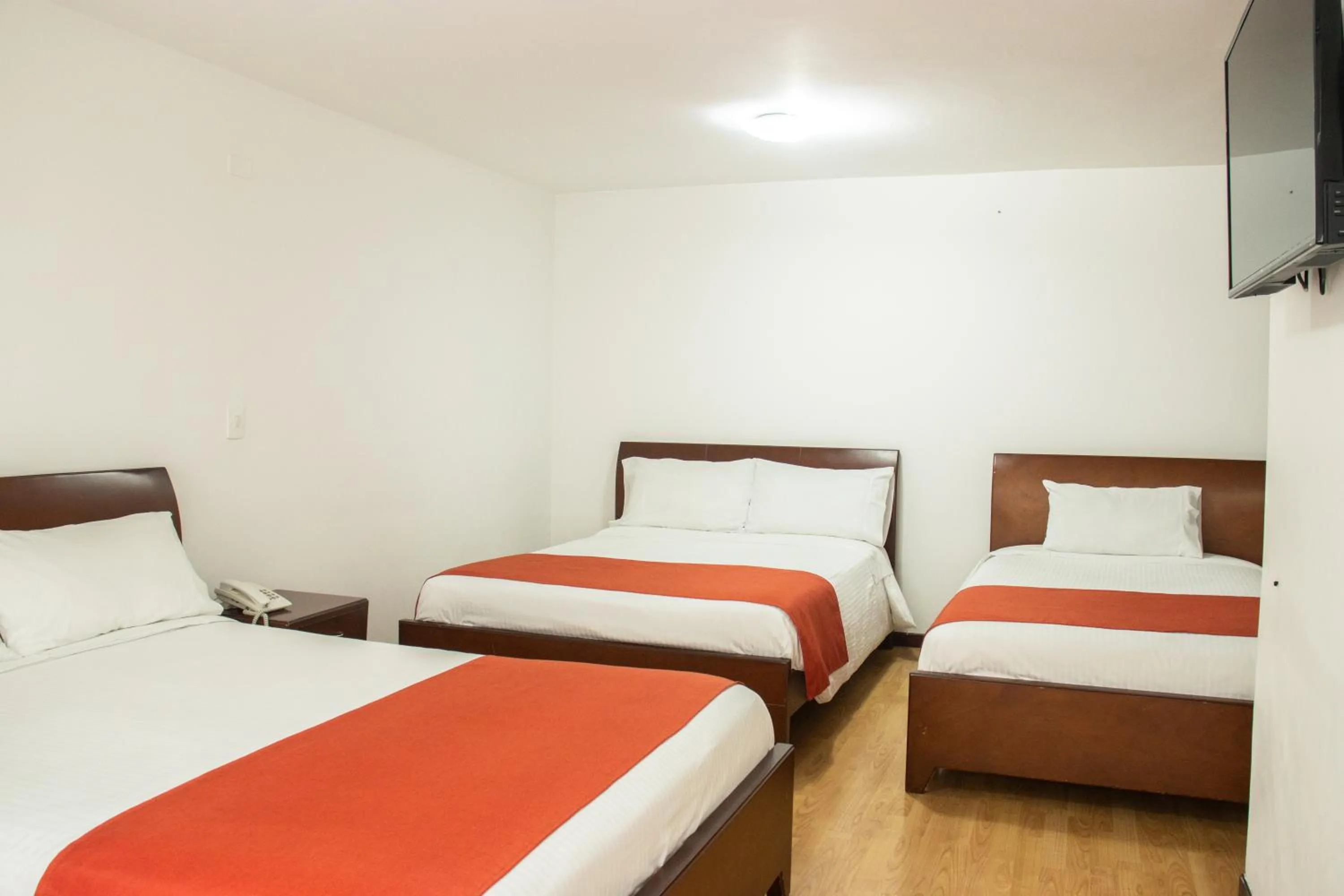 Photo of the whole room, Bed in Nogal Suite Hotel Pasto
