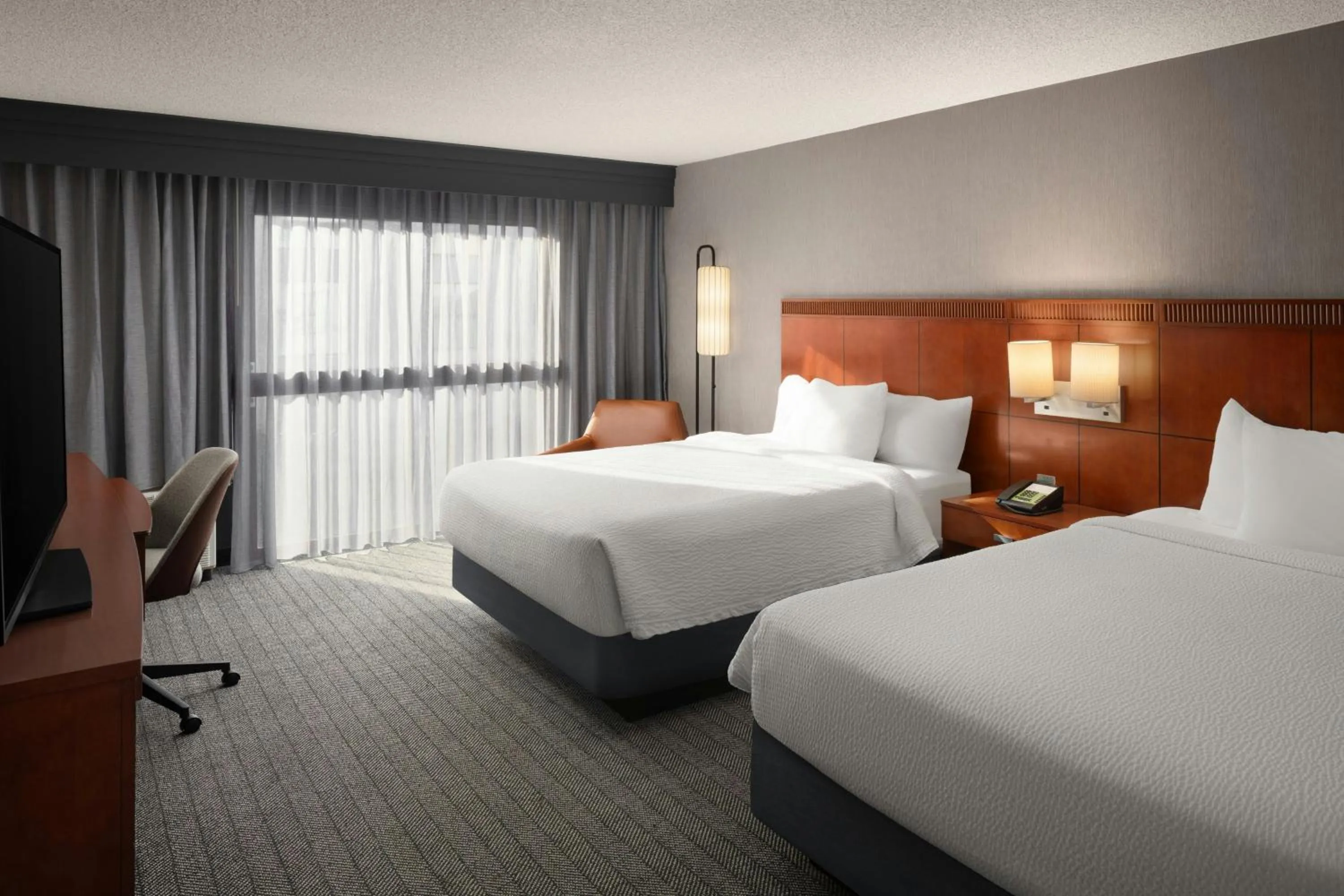 Photo of the whole room, Bed in Courtyard by Marriott Portland Beaverton
