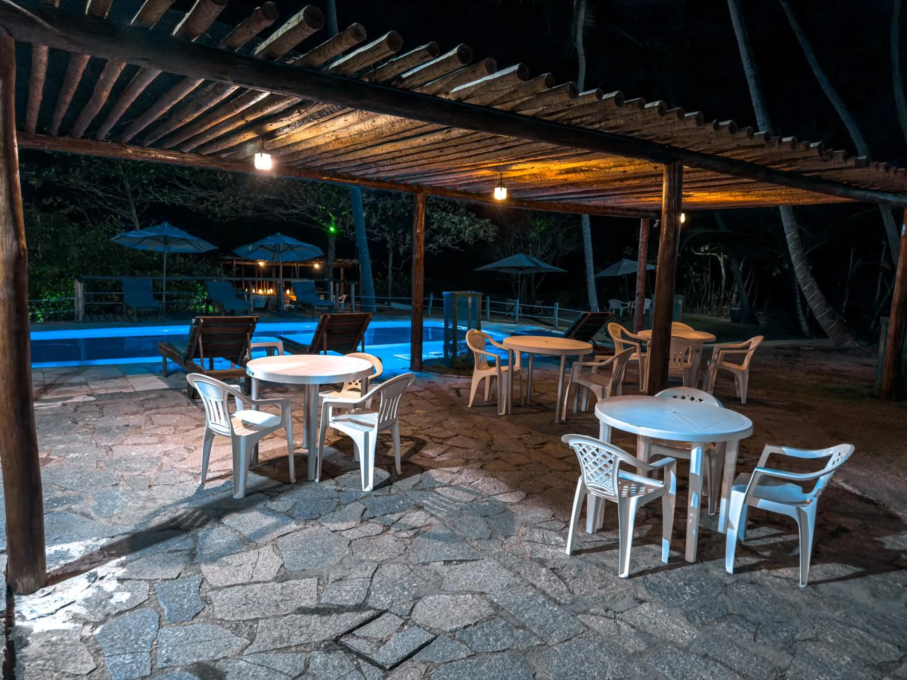 Pool view in Igarakuê Flat