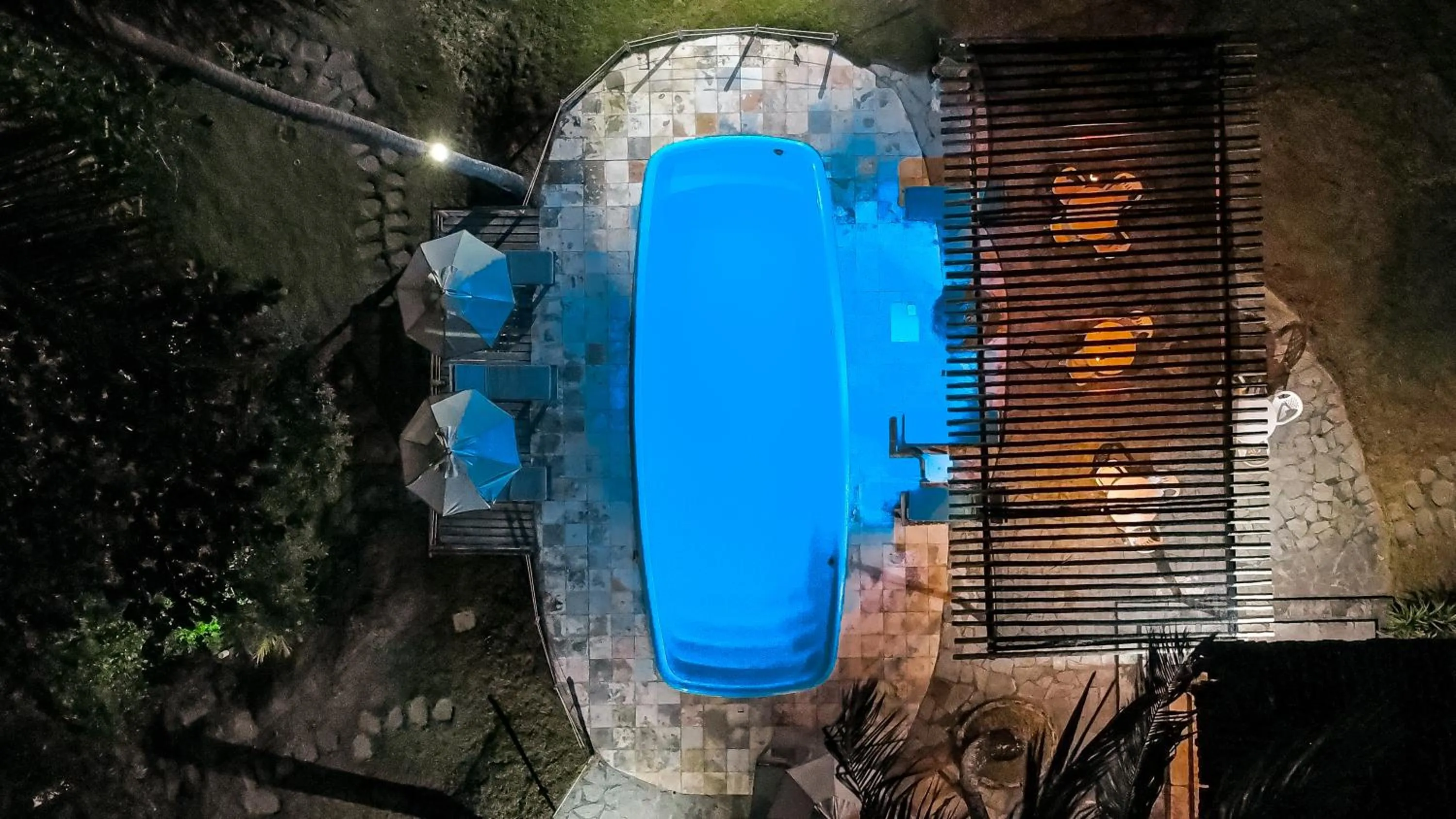 Swimming pool in Igarakuê Flat