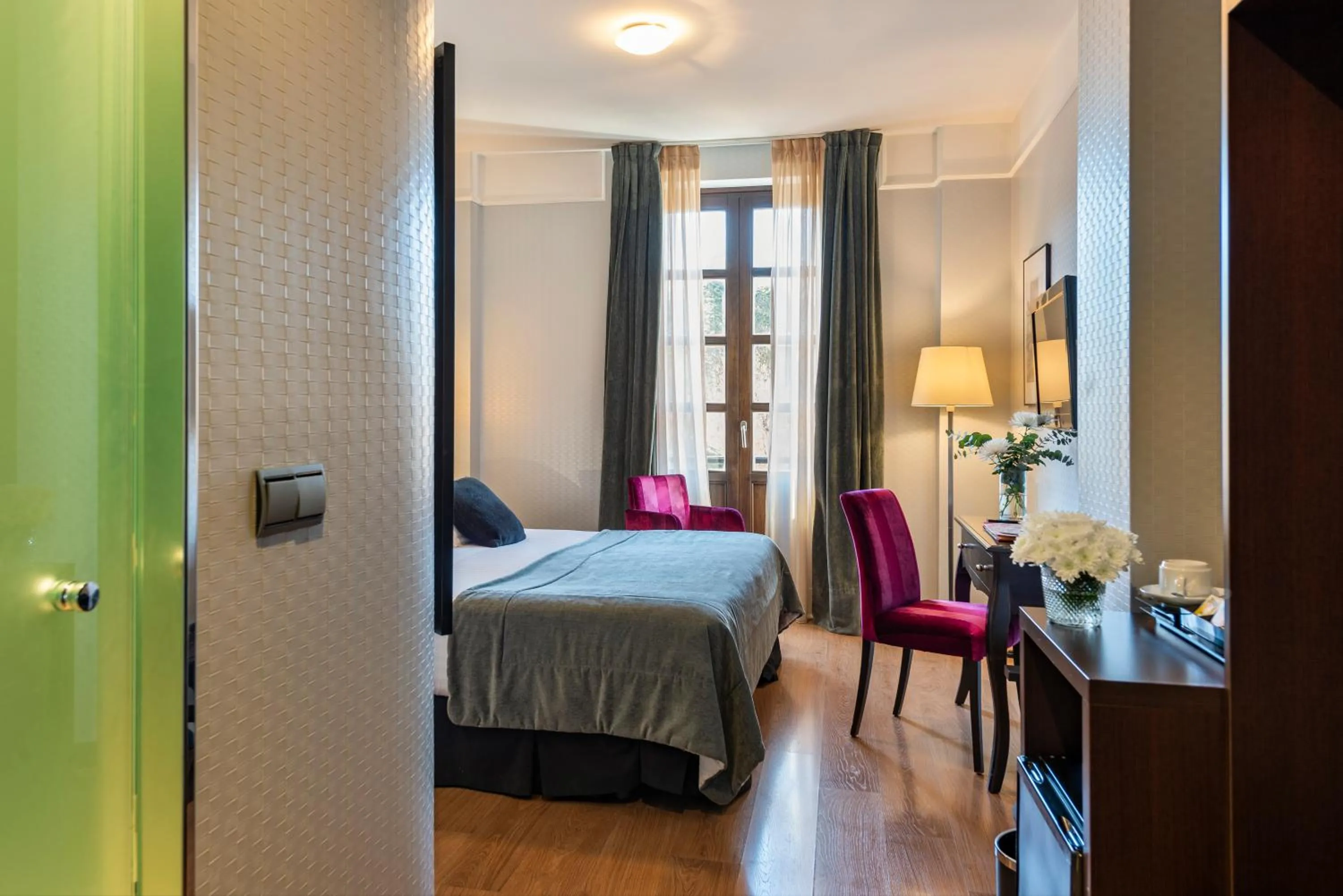 Photo of the whole room, Bed in La Casa de la Trinidad