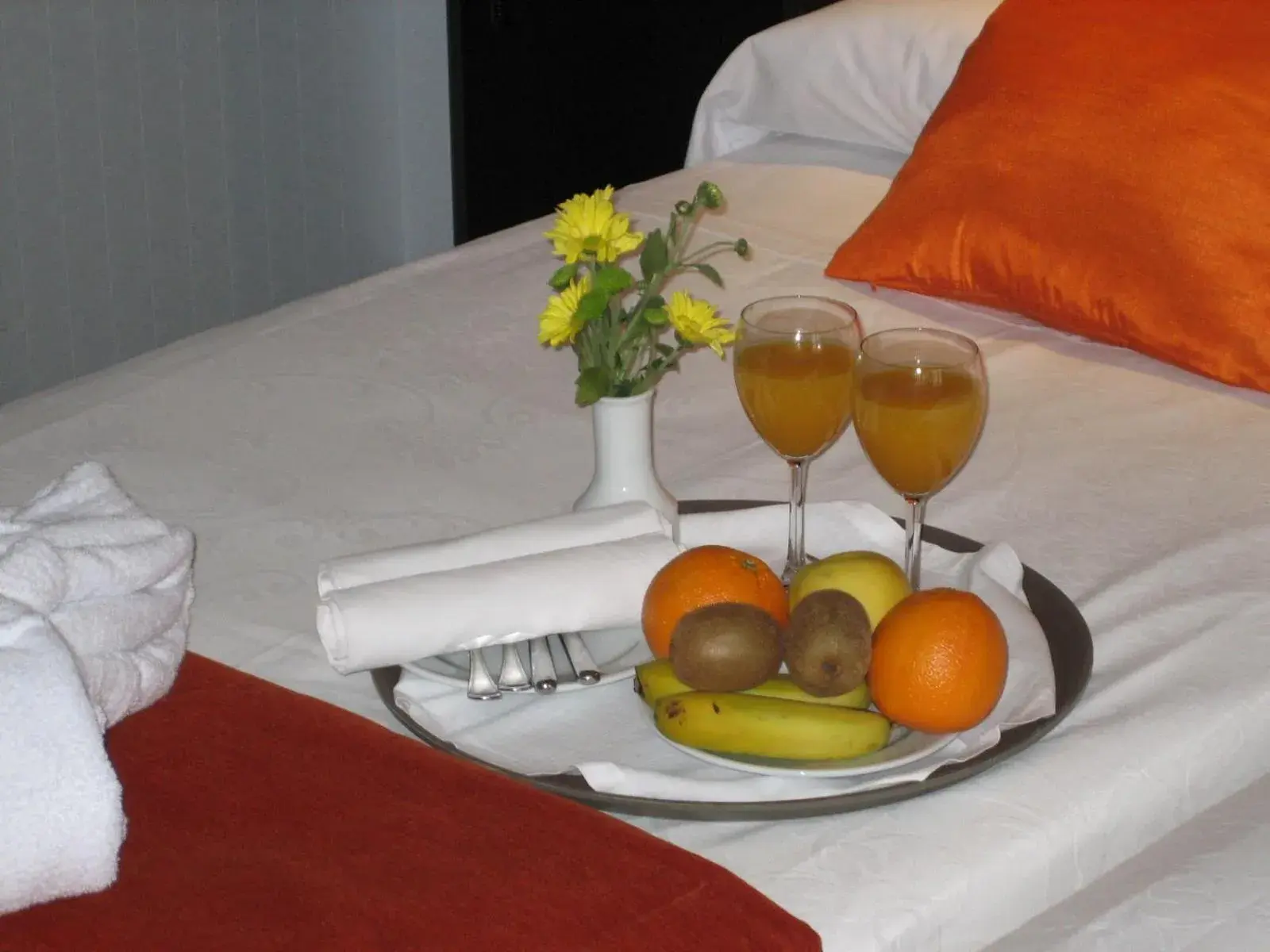 Queen Single Room in La Casa de la Trinidad Queen Single Room in La Casa de la Trinidad