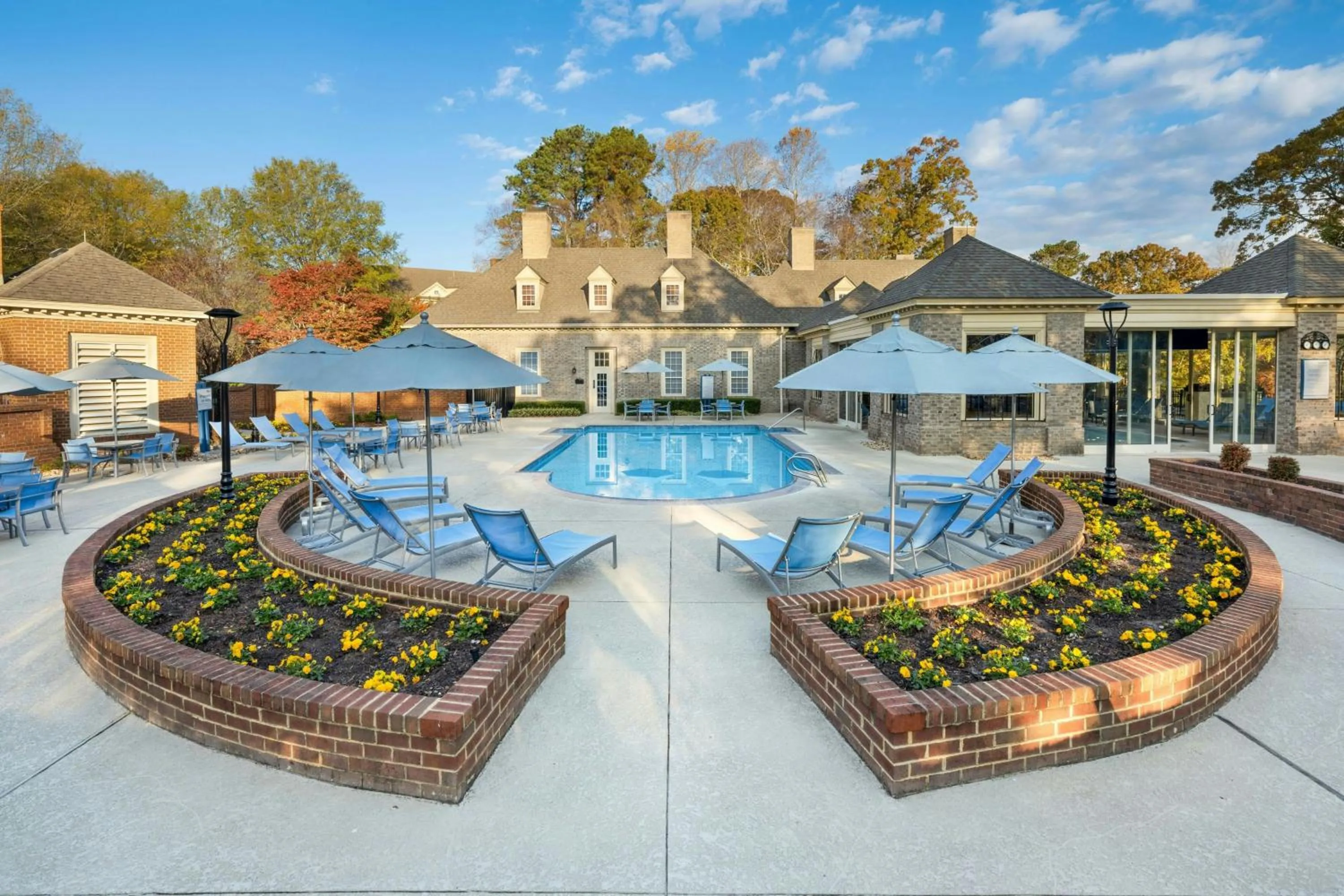 Swimming pool in Marriott's Manor Club at Ford's Colony