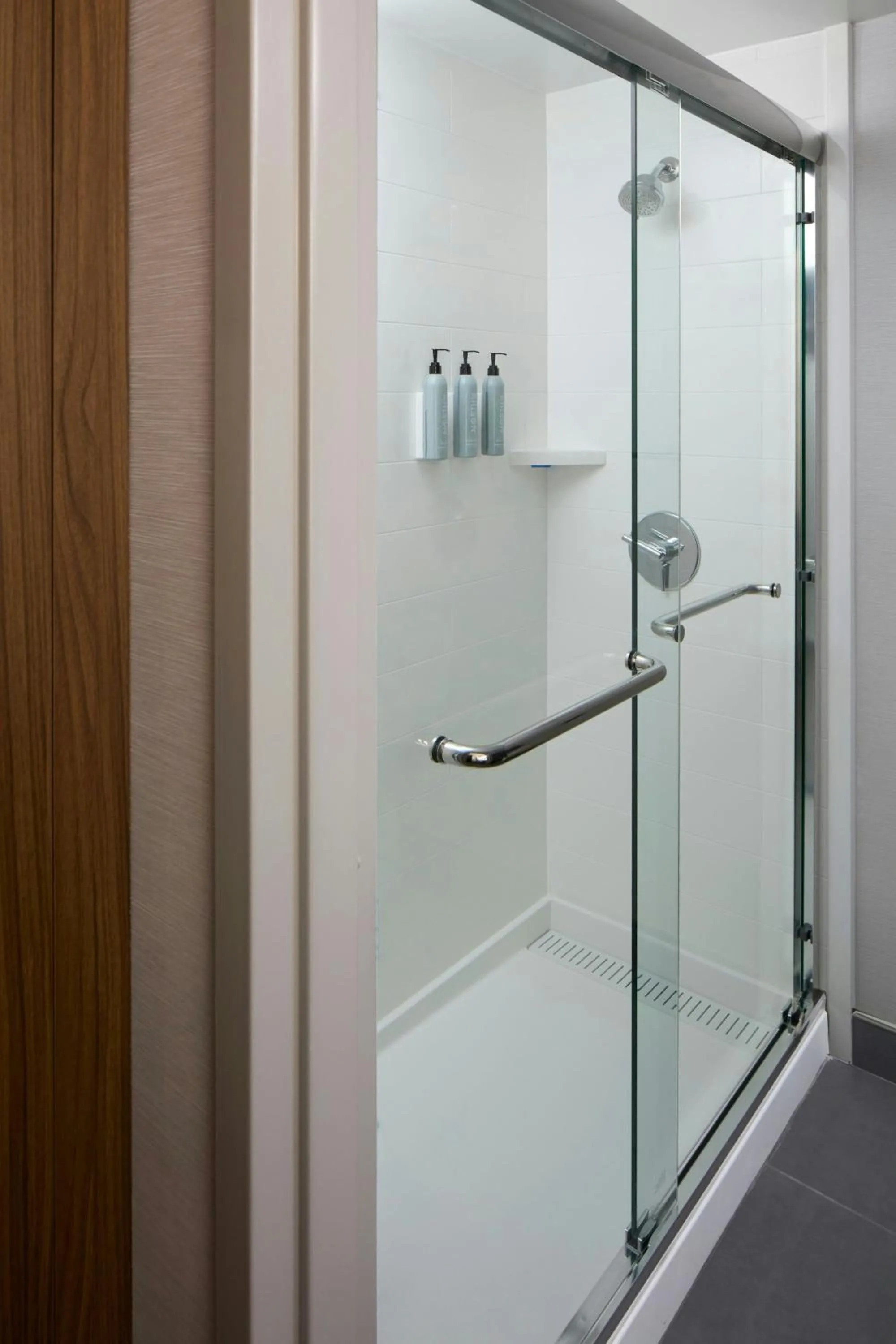 Bathroom in Courtyard Williamsburg - Busch Gardens