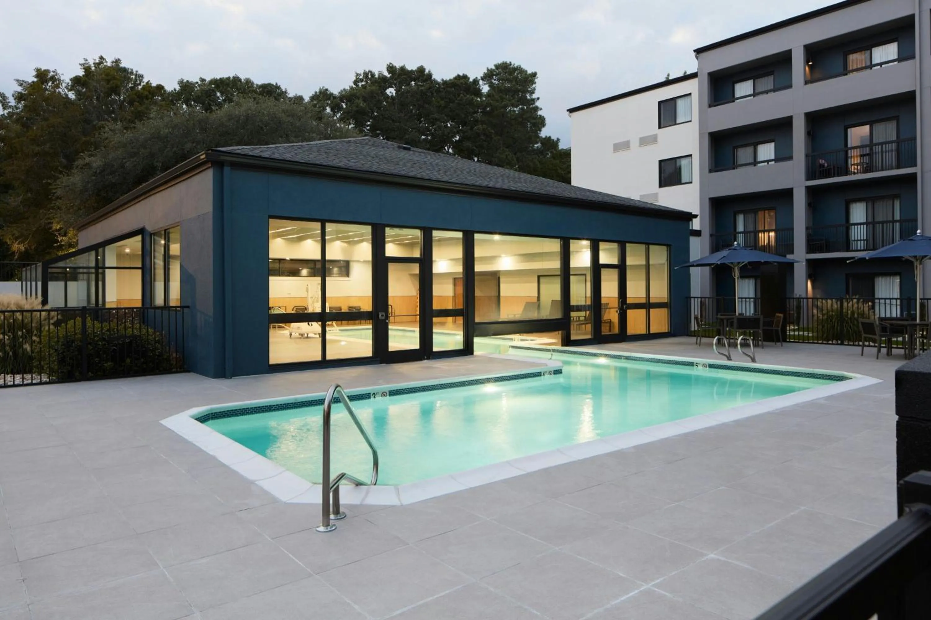 Swimming pool in Courtyard Williamsburg - Busch Gardens