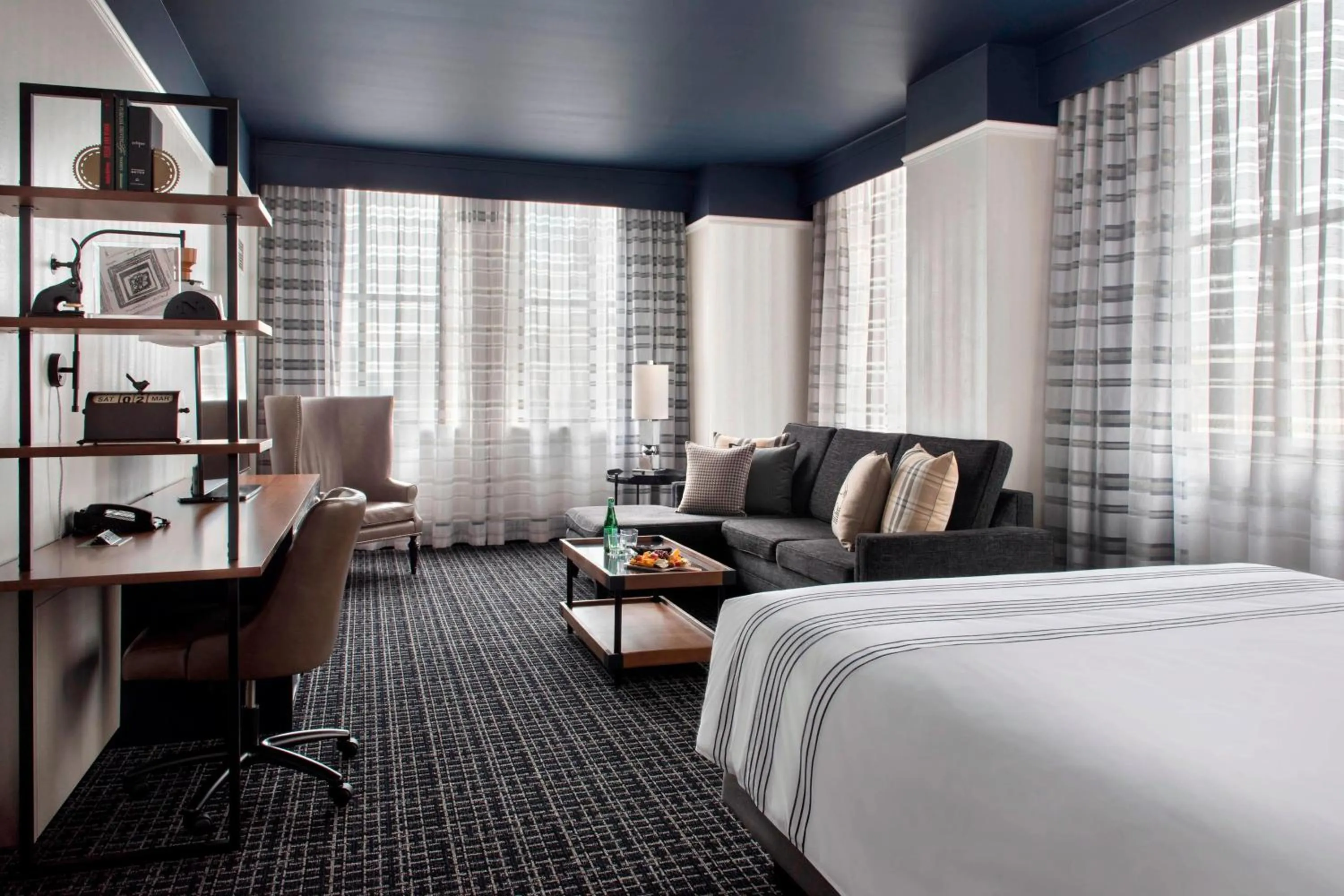 Bedroom, Bed in The Notary Hotel, Philadelphia, Autograph Collection