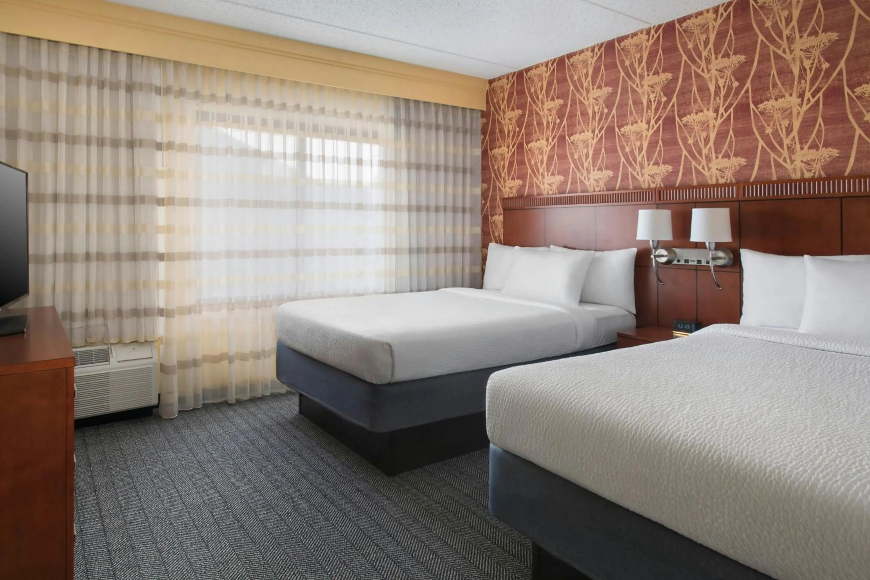 Photo of the whole room, Bed in Courtyard by Marriott Mt. Laurel