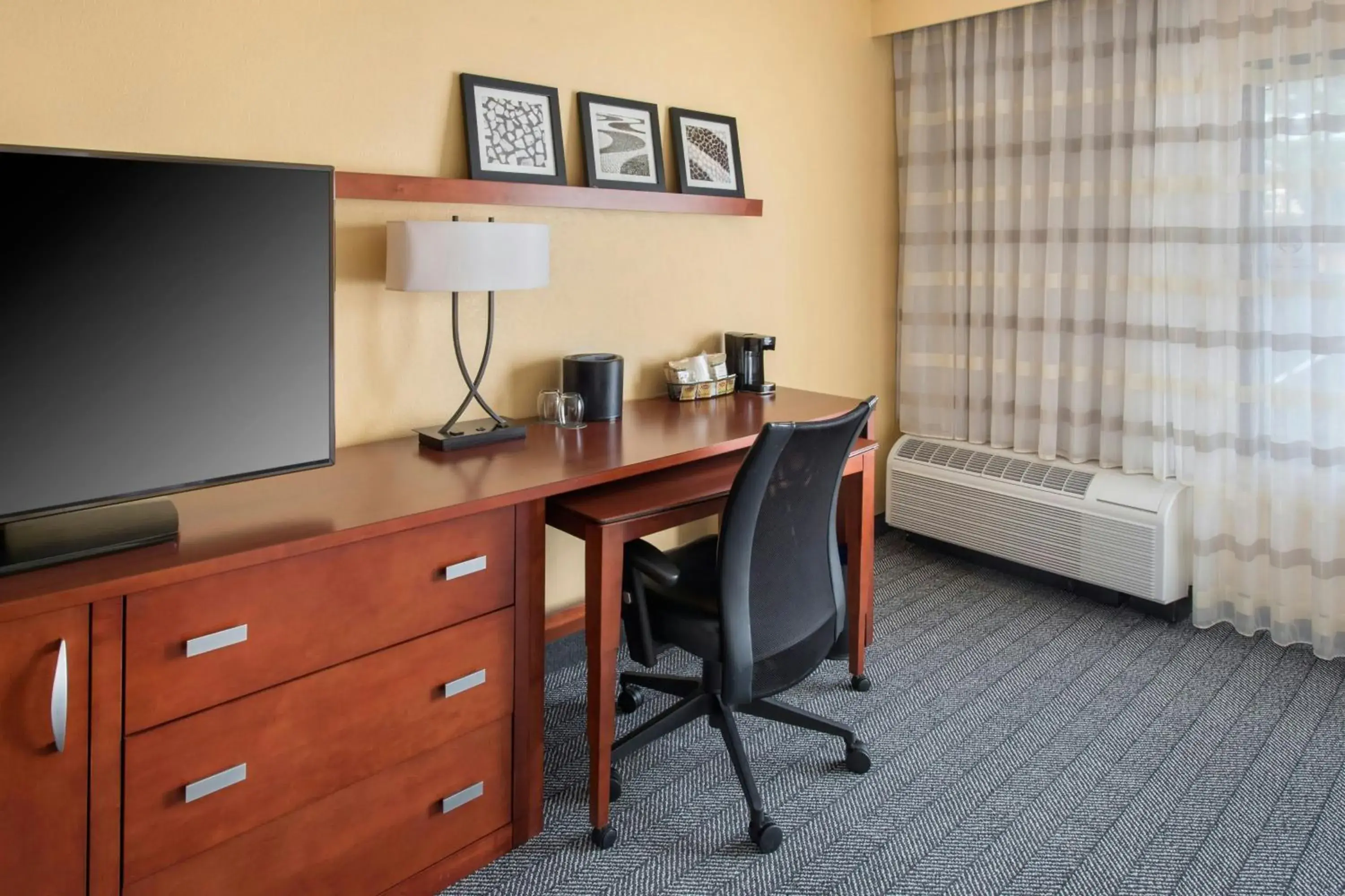 King Room with Sofa Bed in Courtyard by Marriott Mt. Laurel King Room with Sofa Bed in Courtyard by Marriott Mt. Laurel