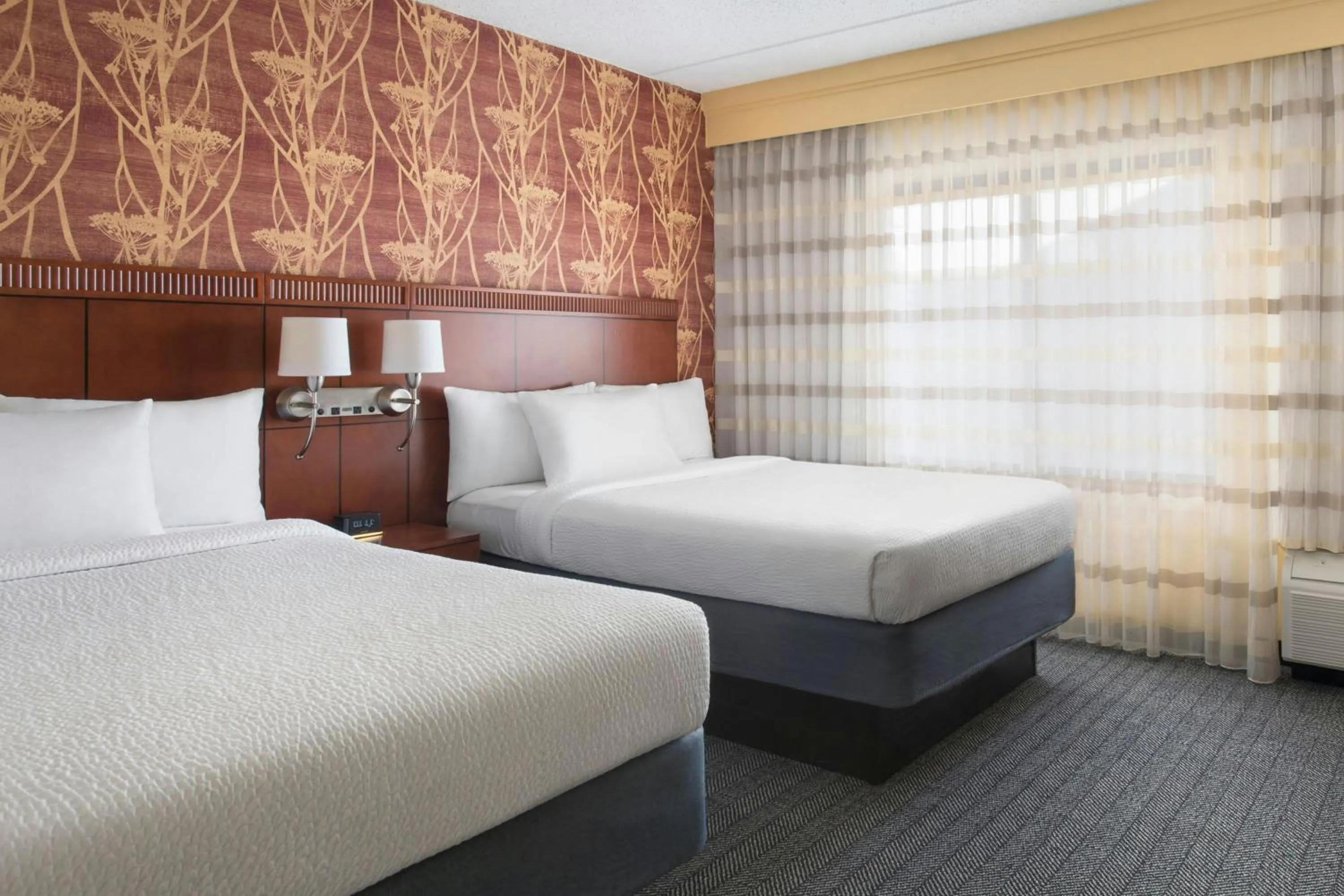 Photo of the whole room, Bed in Courtyard by Marriott Mt. Laurel