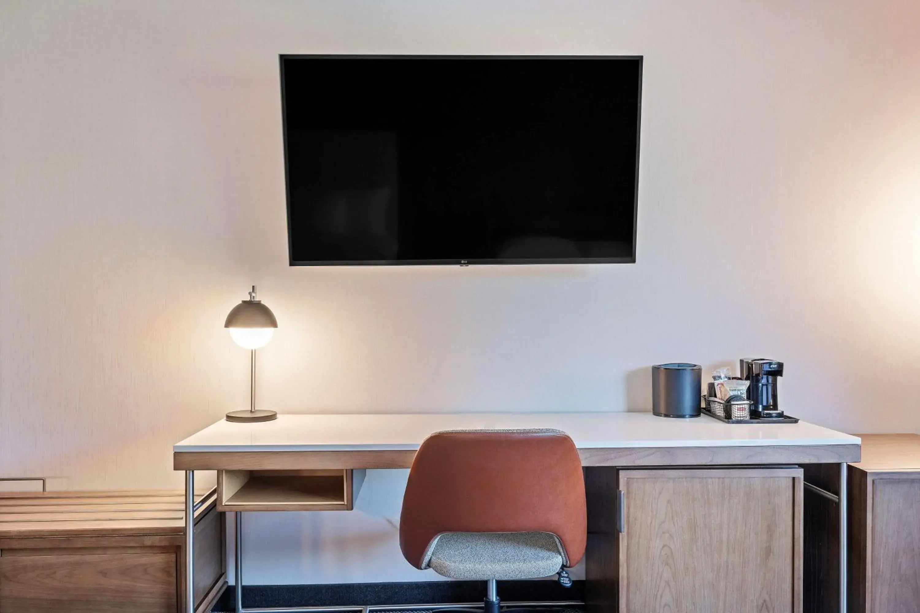 Guestroom Two Queens in Sonesta Select Phoenix Chandler Guestroom Two Queens in Sonesta Select Phoenix Chandler