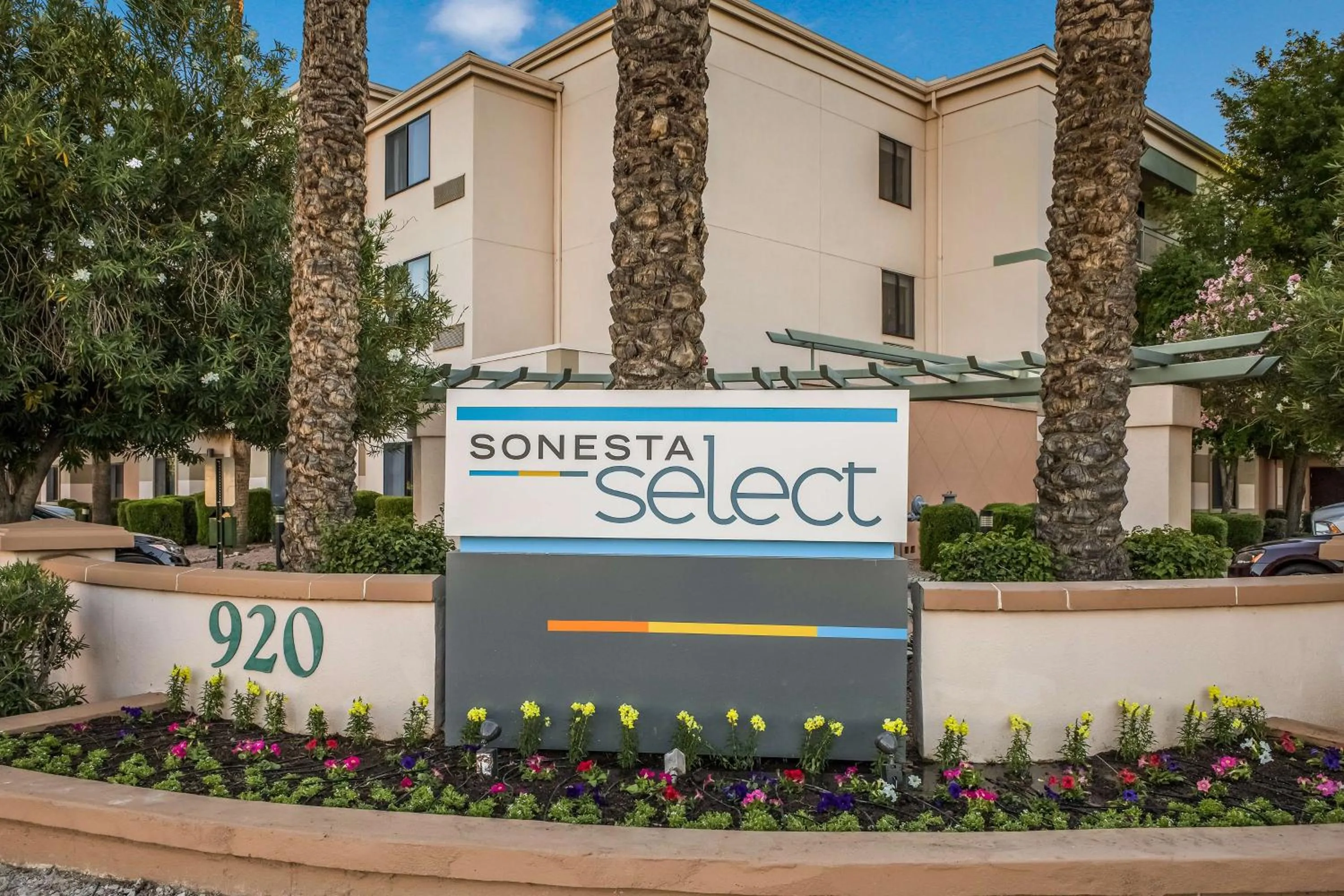 Property building in Sonesta Select Phoenix Chandler