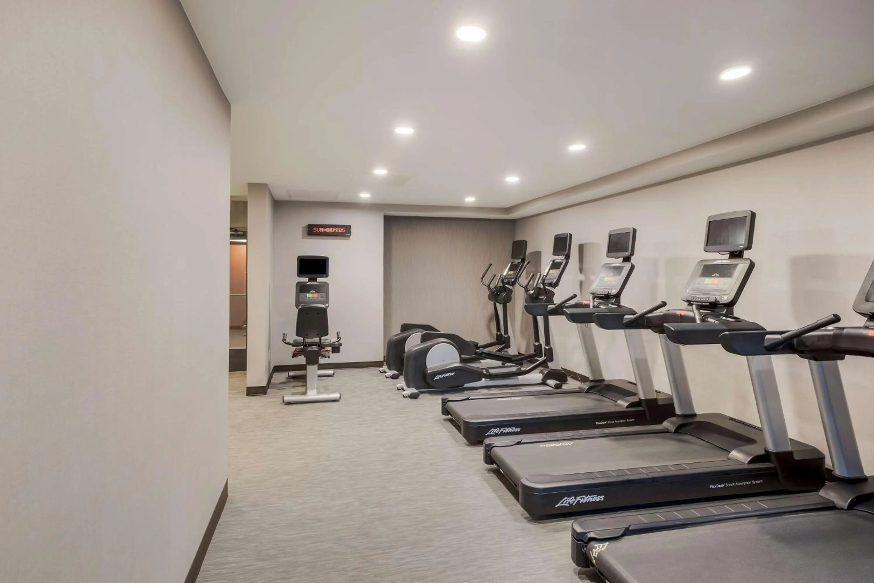 Fitness centre/facilities in Sonesta Select Phoenix Chandler