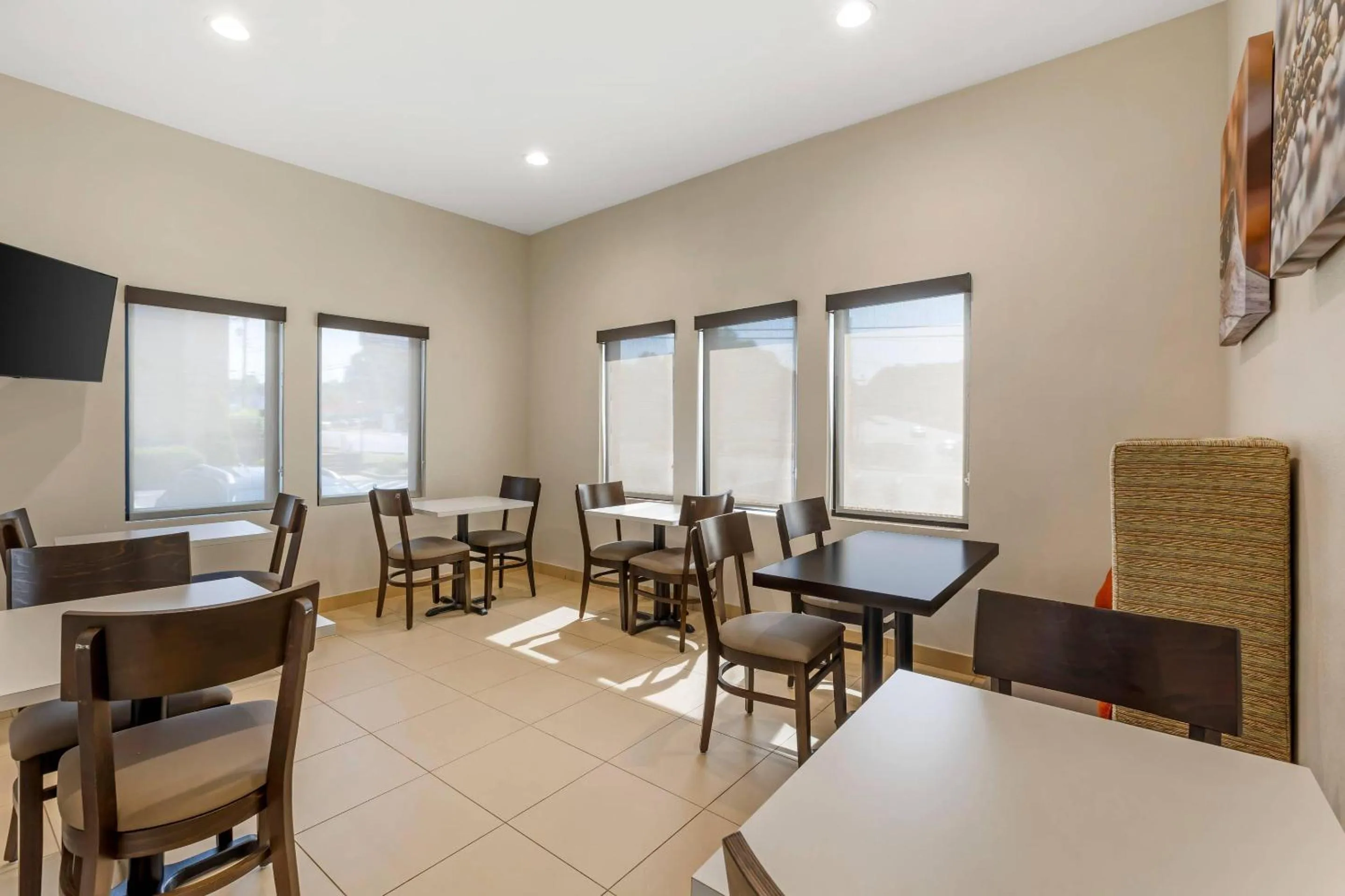 Breakfast in Sleep Inn at Greenville Convention Center