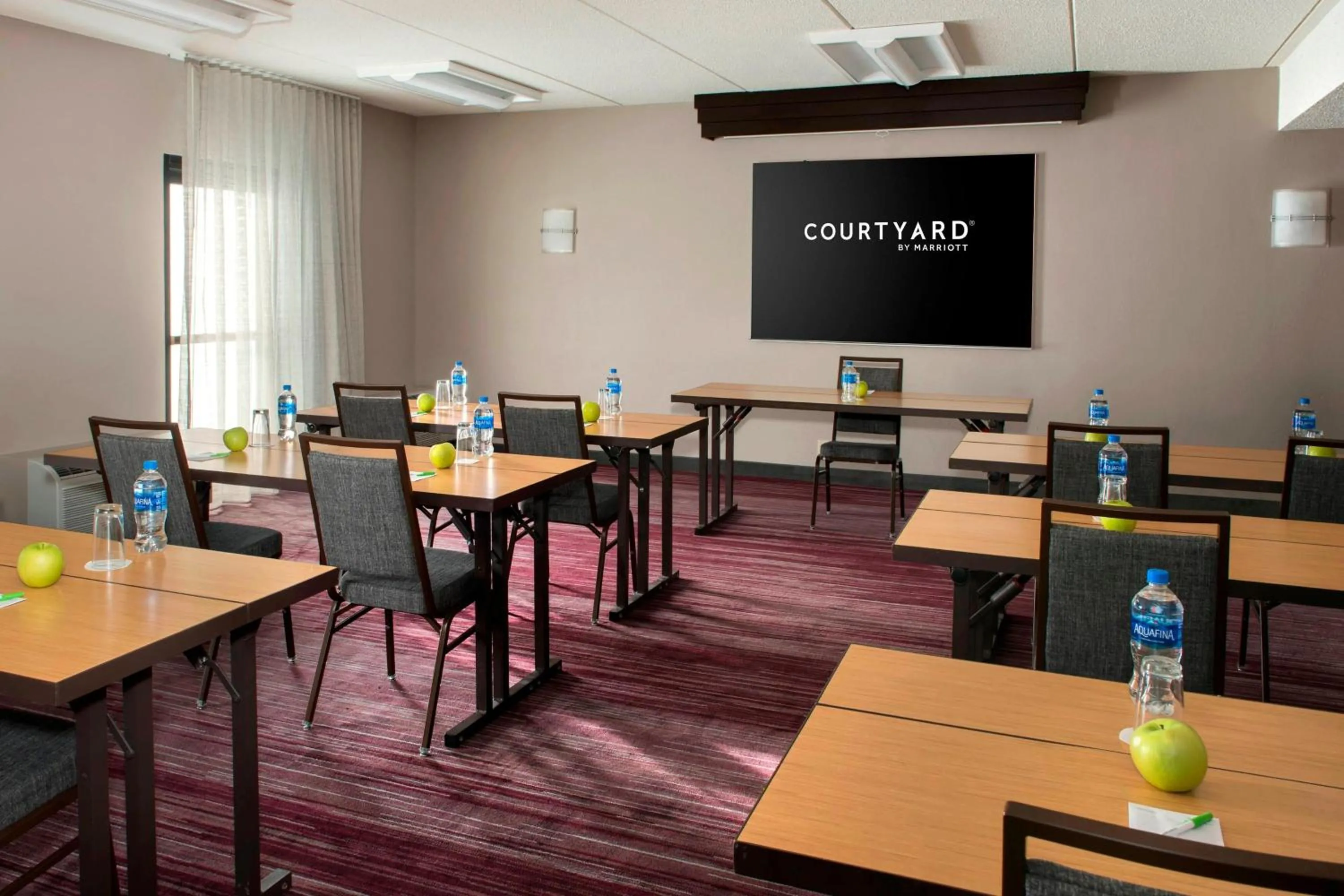 Meeting/conference room in Courtyard by Marriott Poughkeepsie