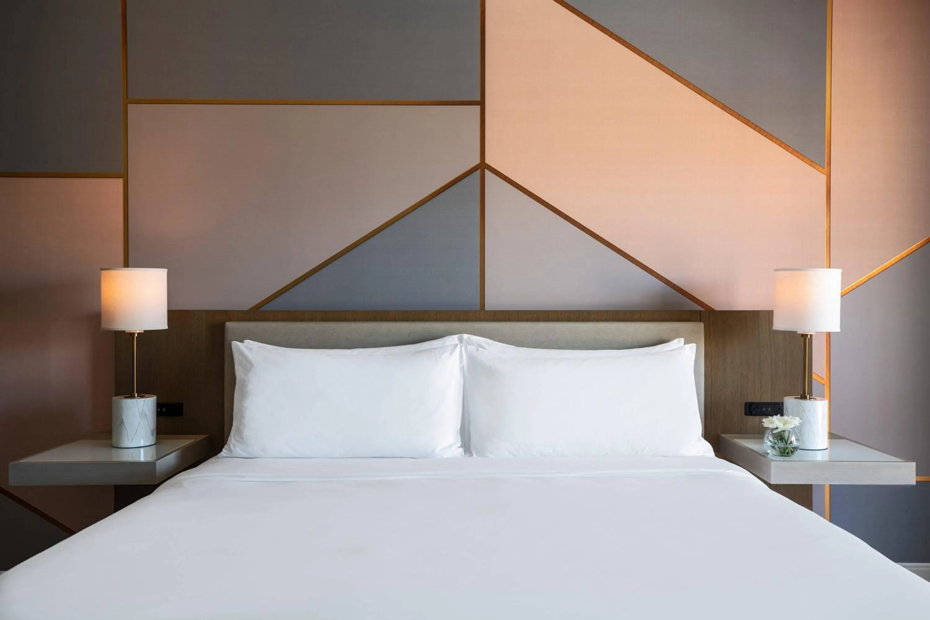 Bedroom, Bed in Renaissance Esmeralda Resort & Spa, Indian Wells