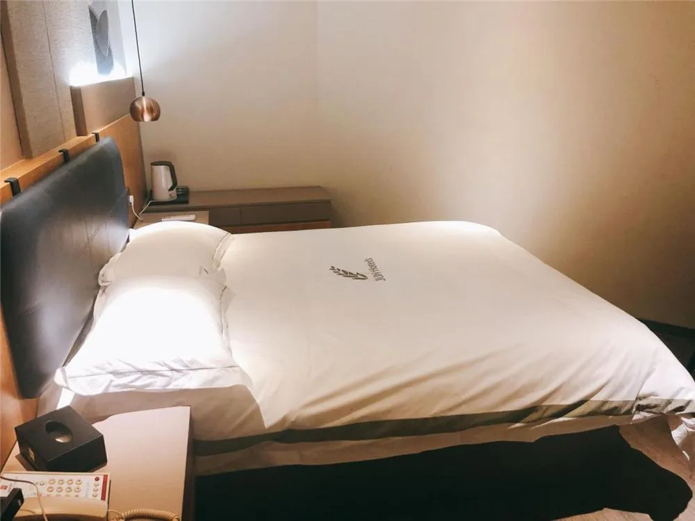 Bed in JUNYI Hotel Nanjing Olympic Sports Center