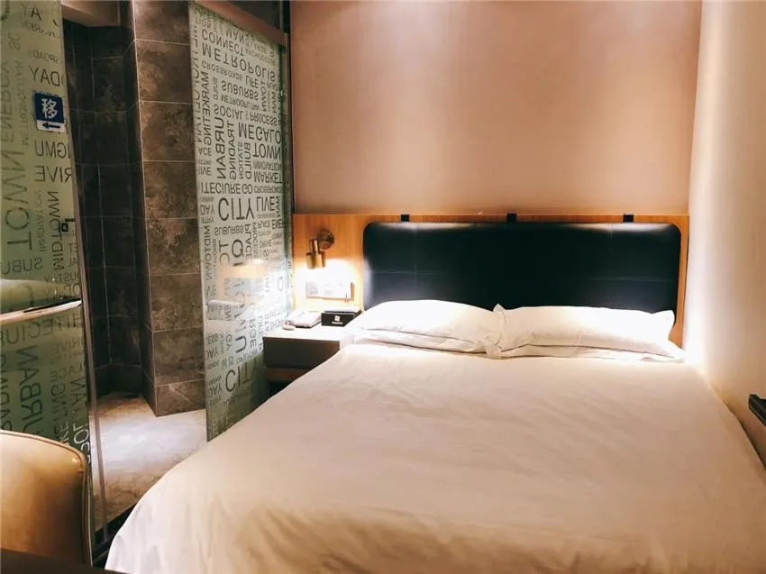 Bed in JUNYI Hotel Nanjing Olympic Sports Center