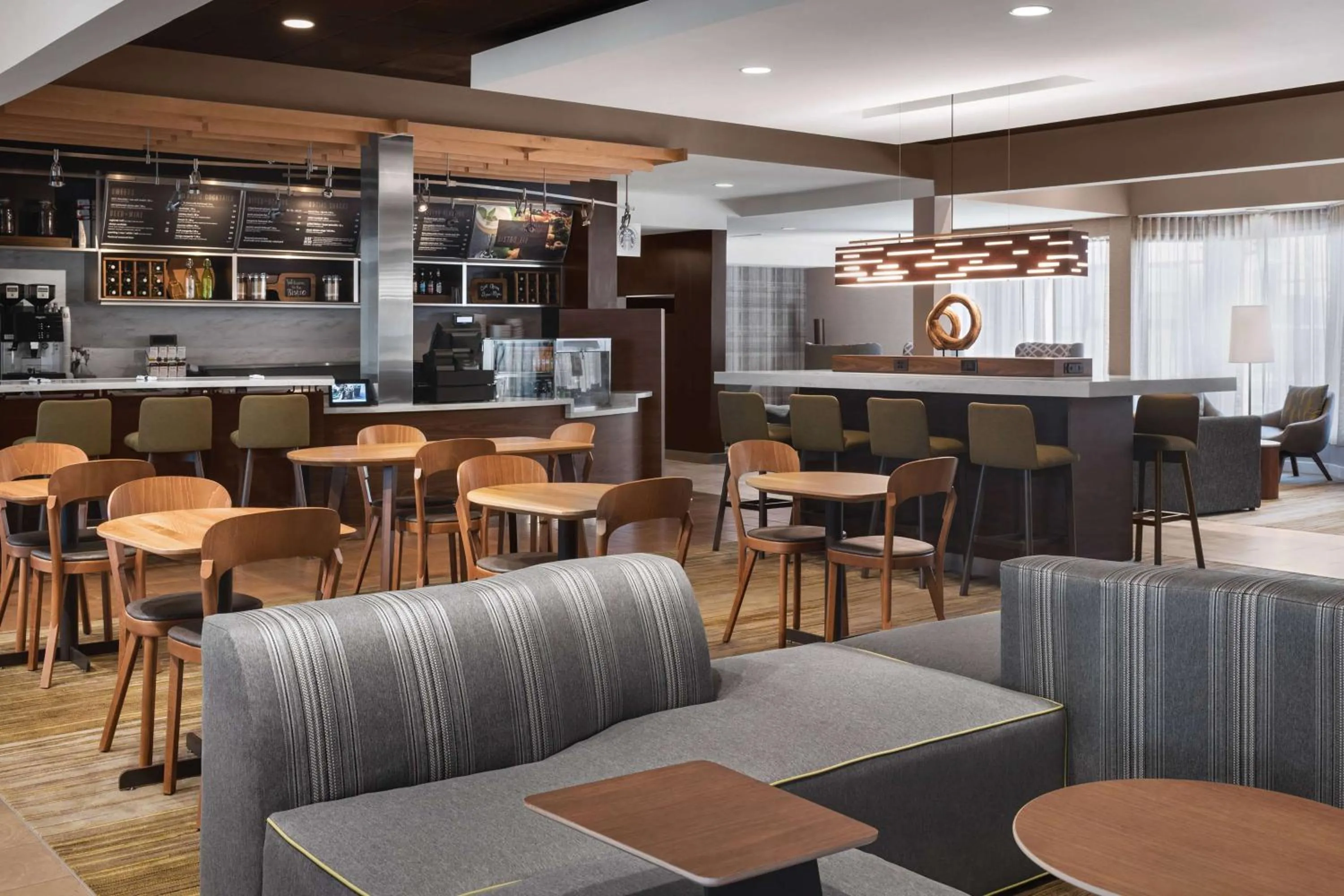 Restaurant/places to eat in Sonesta Select Newport Middletown