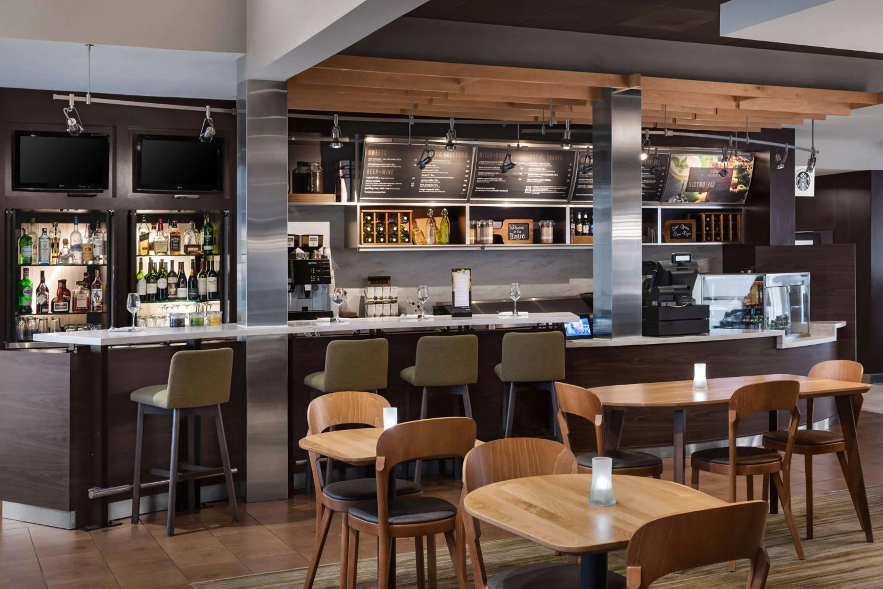 Restaurant/places to eat in Sonesta Select Newport Middletown