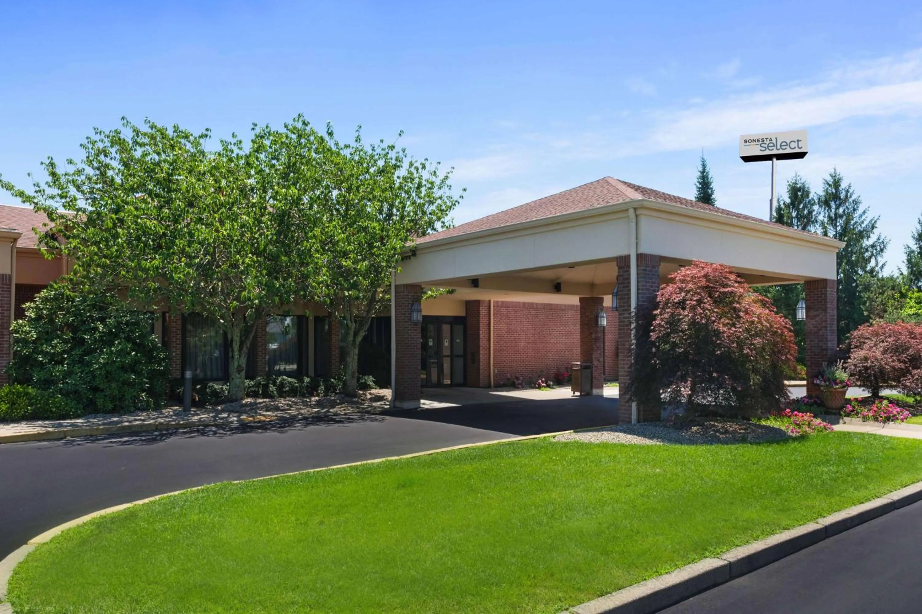 Property building in Sonesta Select Newport Middletown