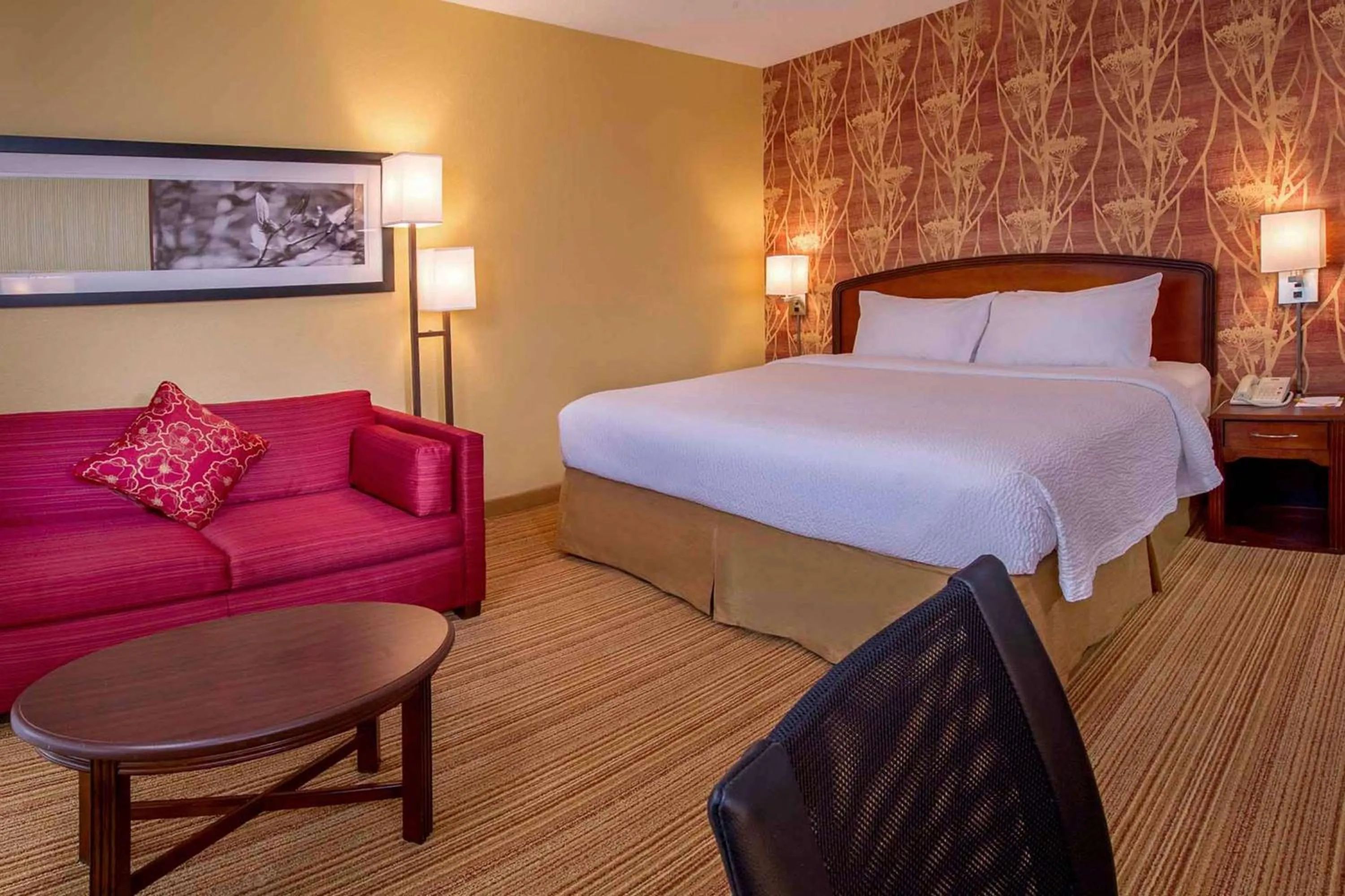 Photo of the whole room, Bed in Sonesta Select Durham Research Triangle Park