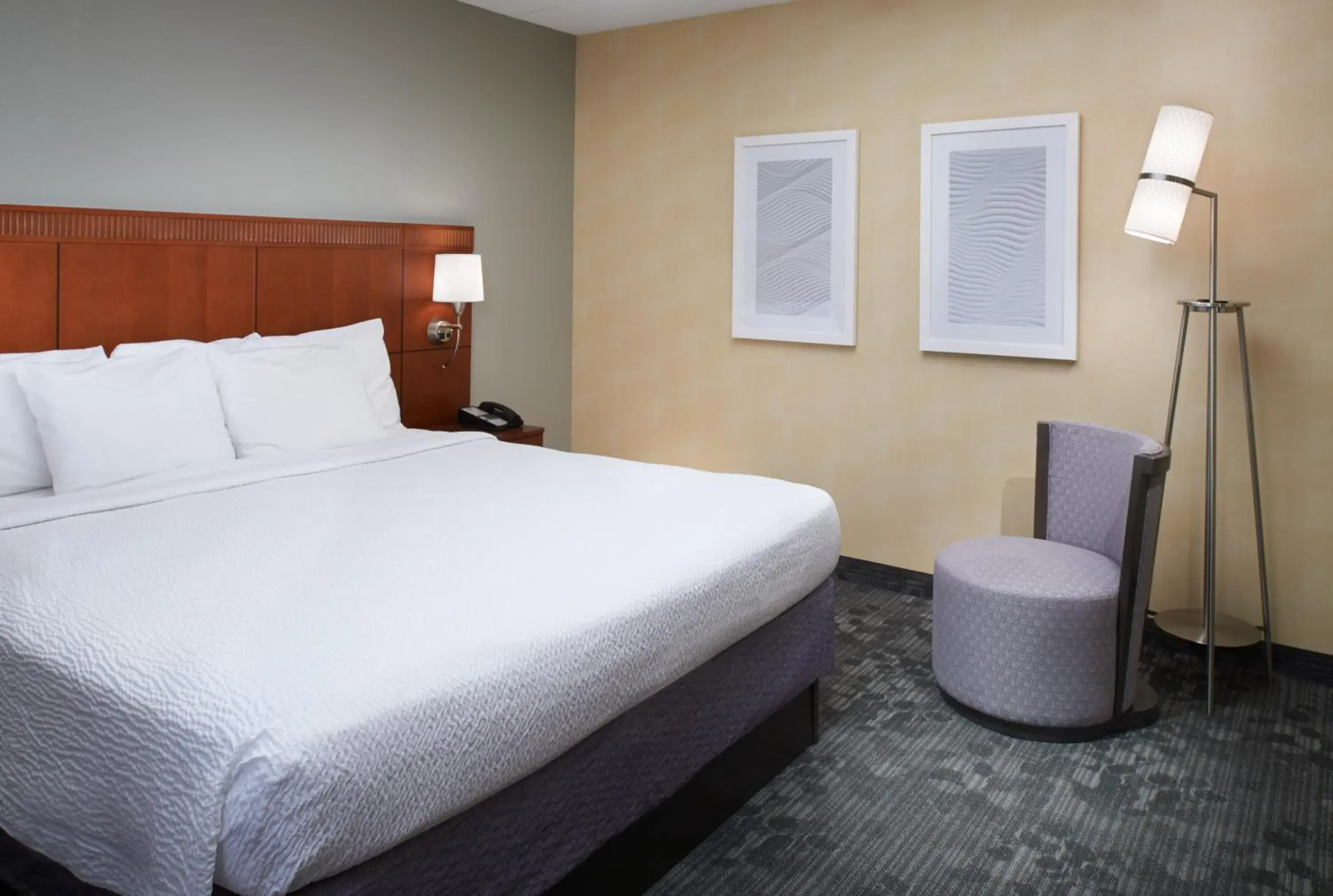 King Room with Sofa Bed in Courtyard by Marriott Rockford King Room with Sofa Bed in Courtyard by Marriott Rockford