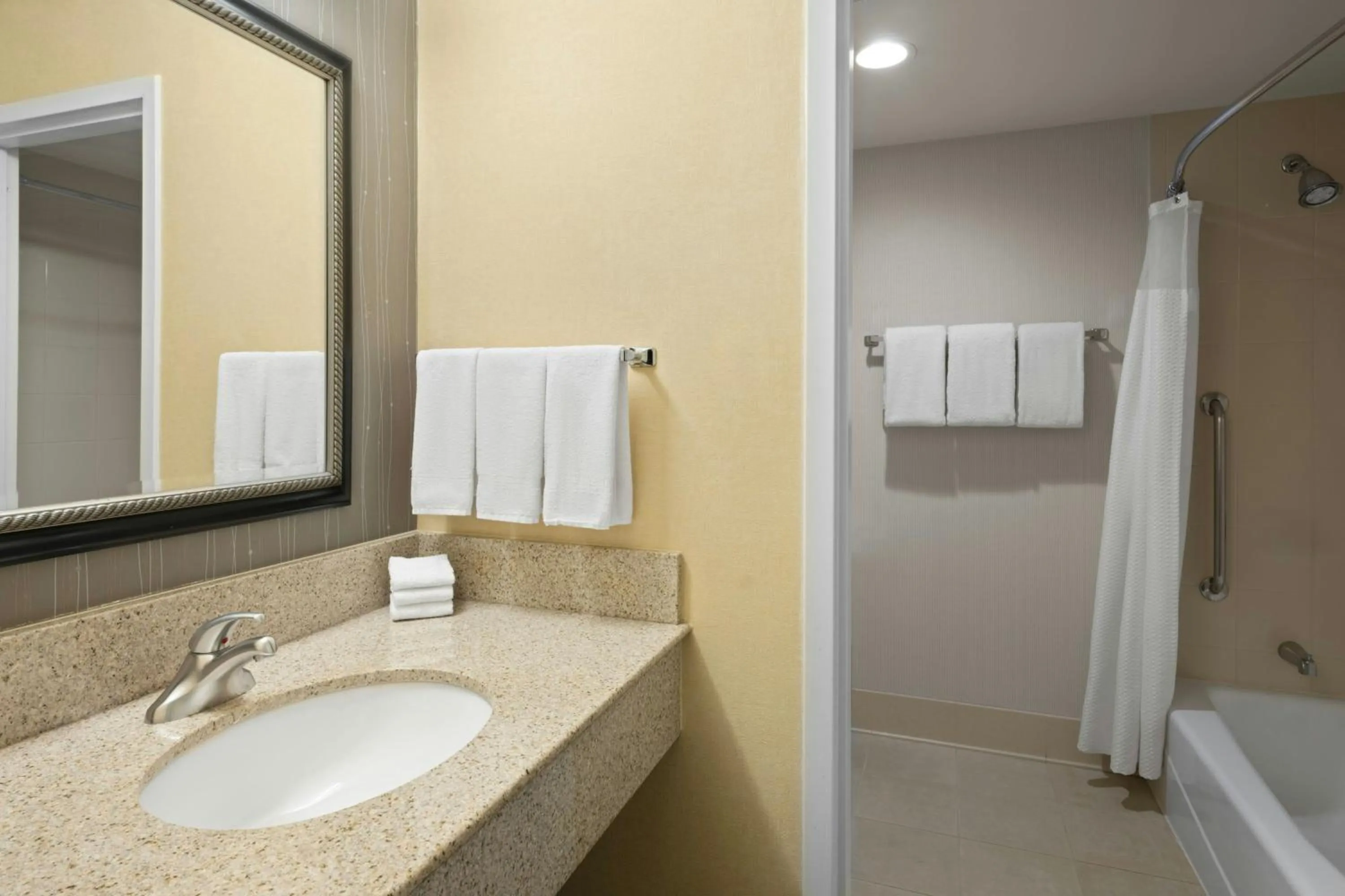 Bathroom in Courtyard by Marriott Rockford