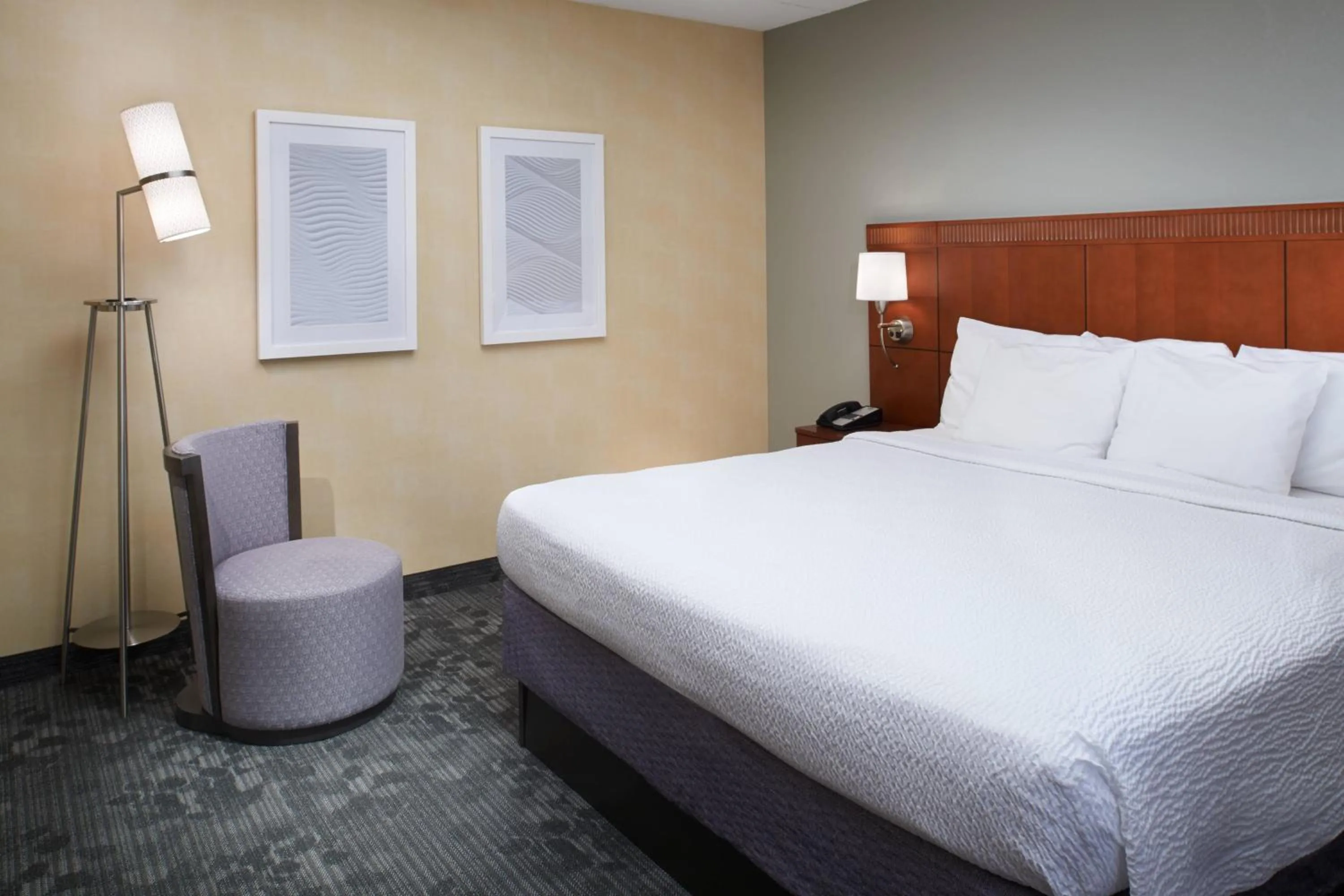Bedroom, Bed in Courtyard by Marriott Rockford