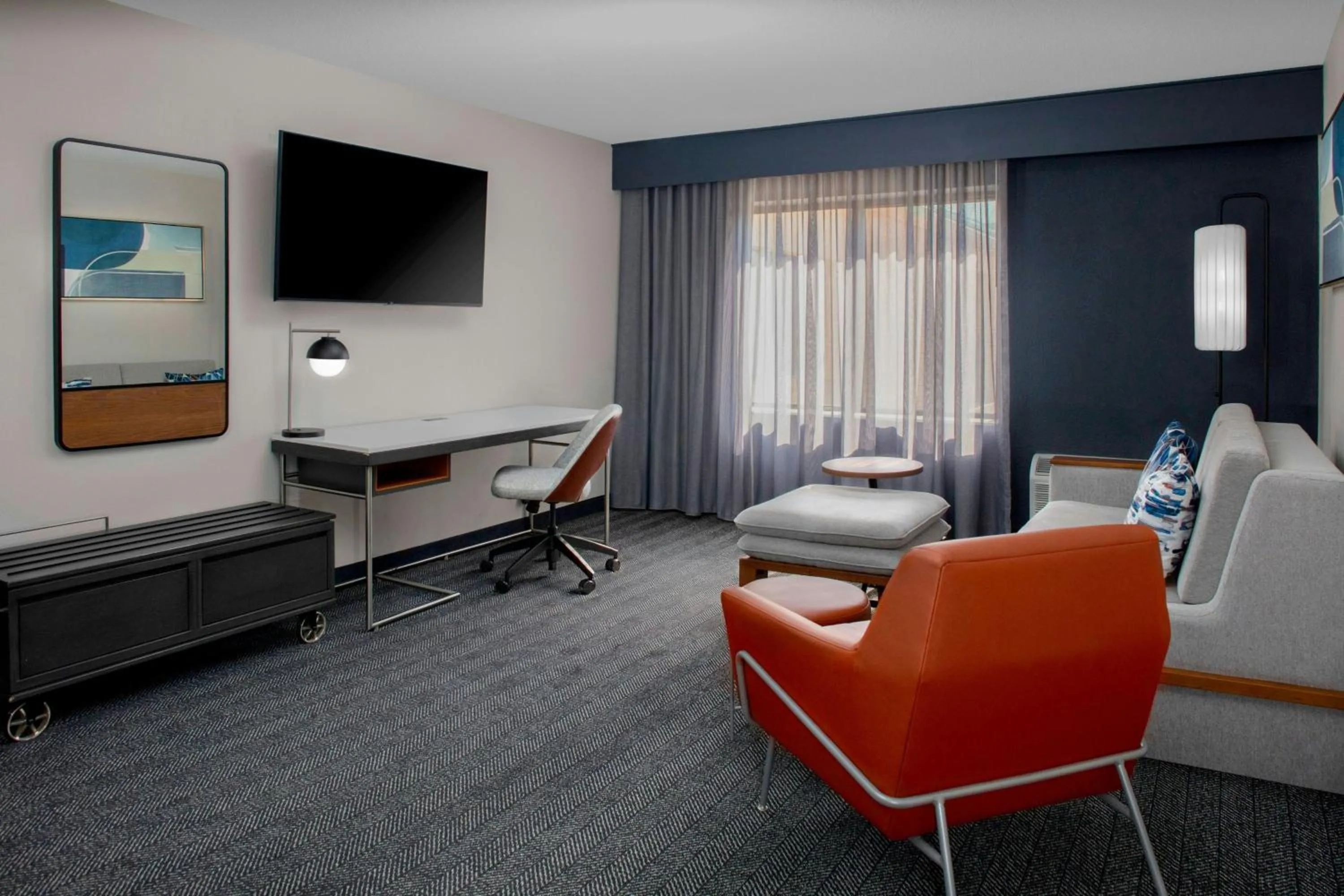 Living room in Courtyard by Marriott Richmond Northwest