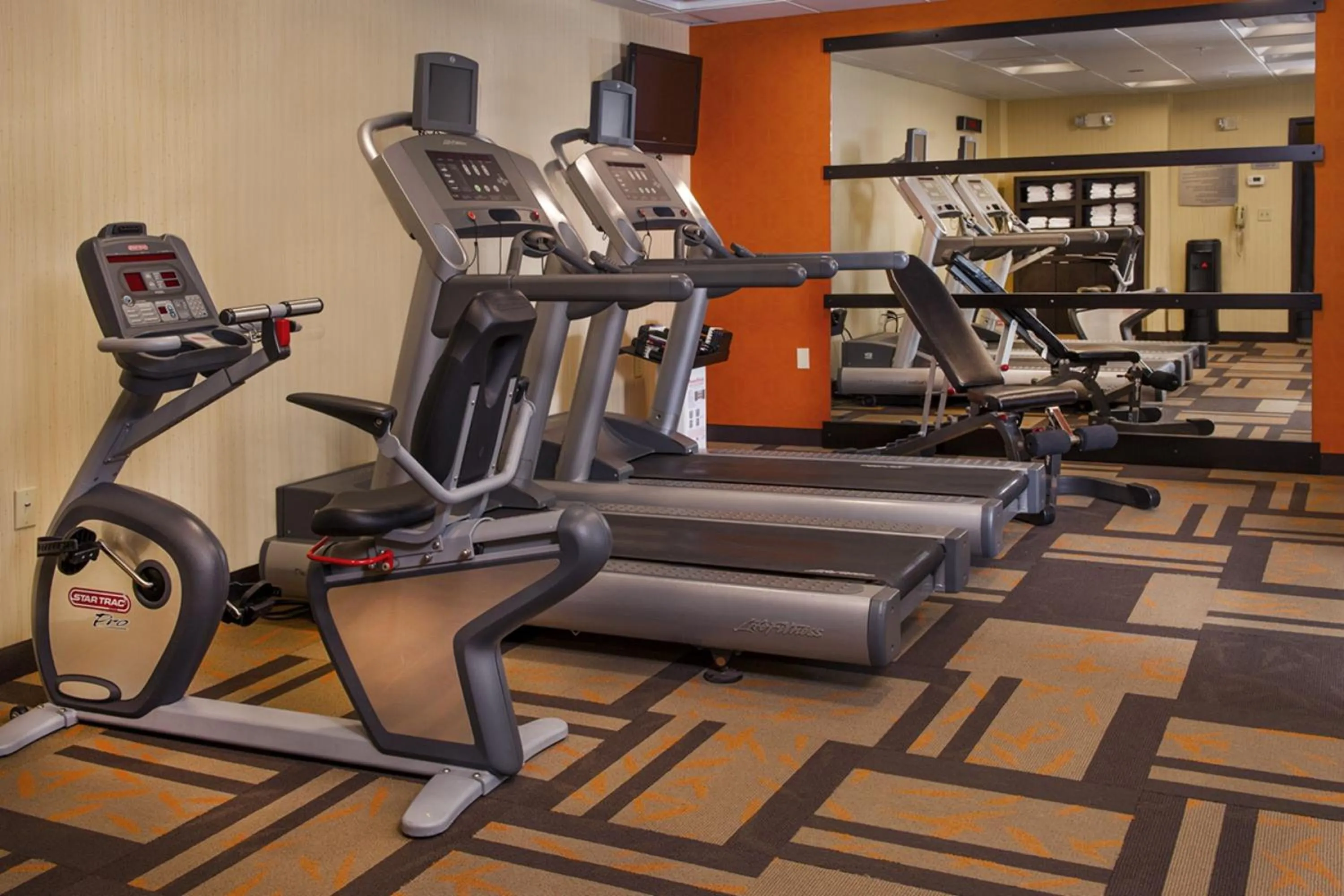 Fitness centre/facilities in Courtyard by Marriott Richmond Northwest