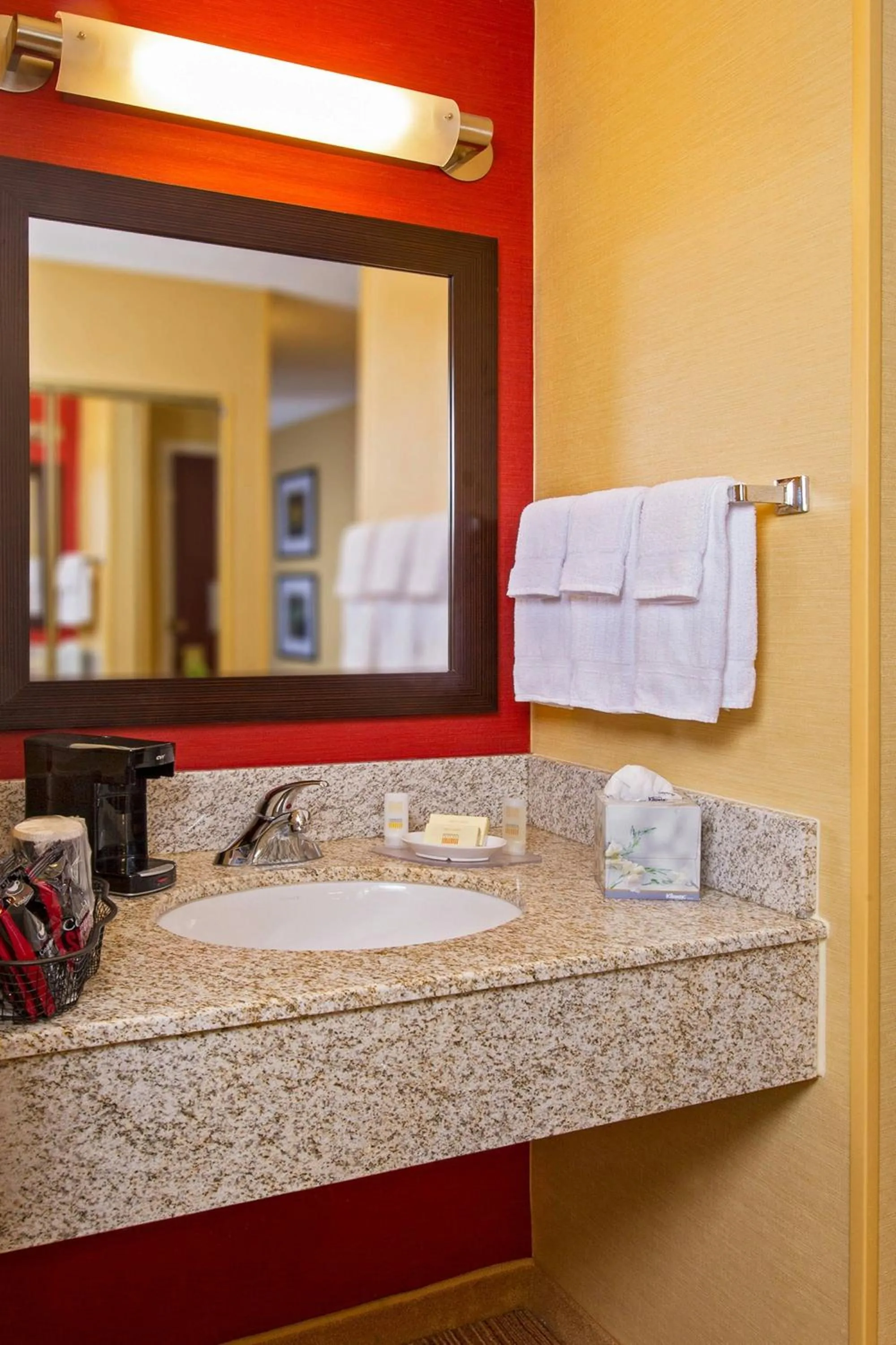 Bedroom in Courtyard by Marriott Richmond Northwest