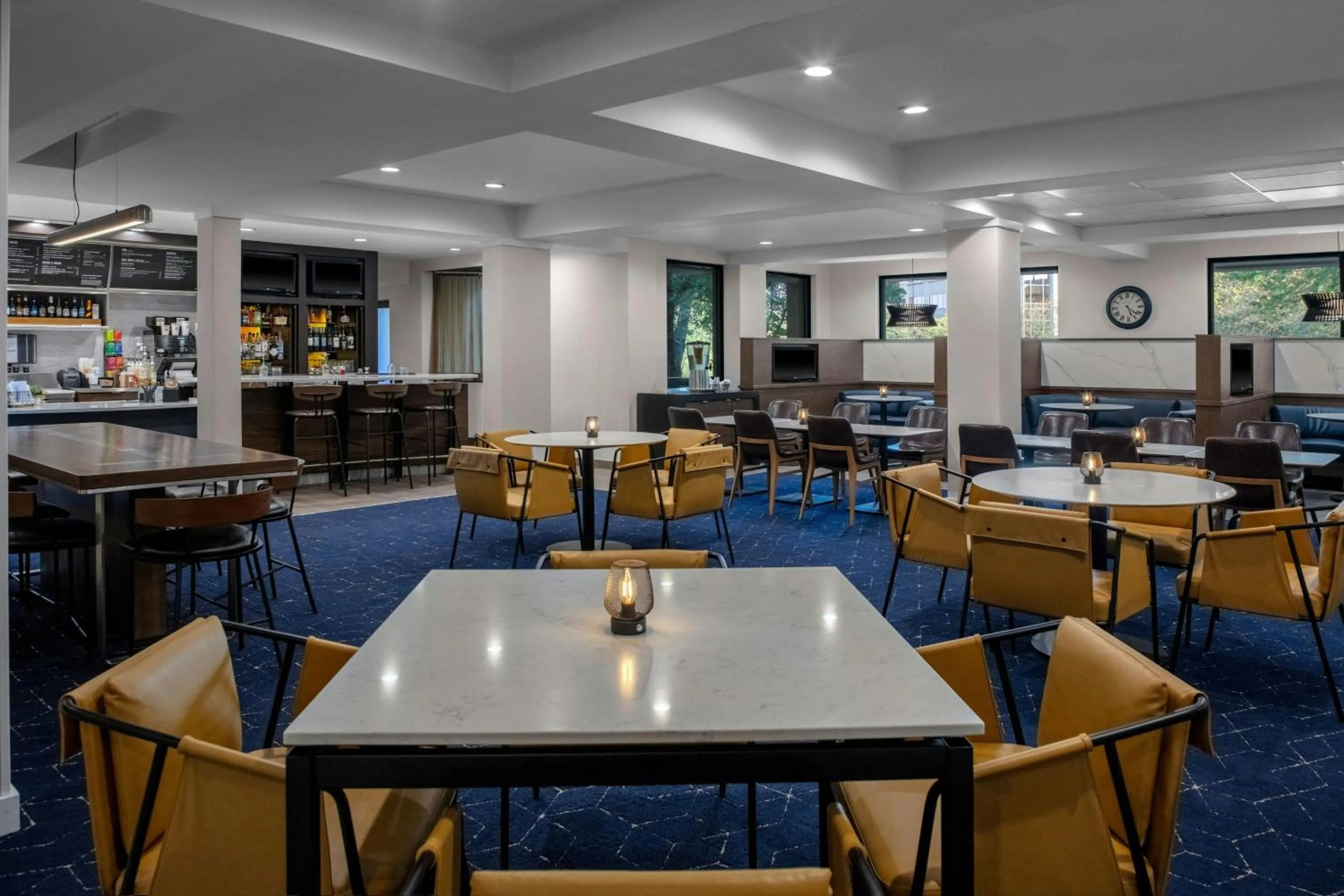 Restaurant/places to eat in Courtyard by Marriott Richmond Northwest